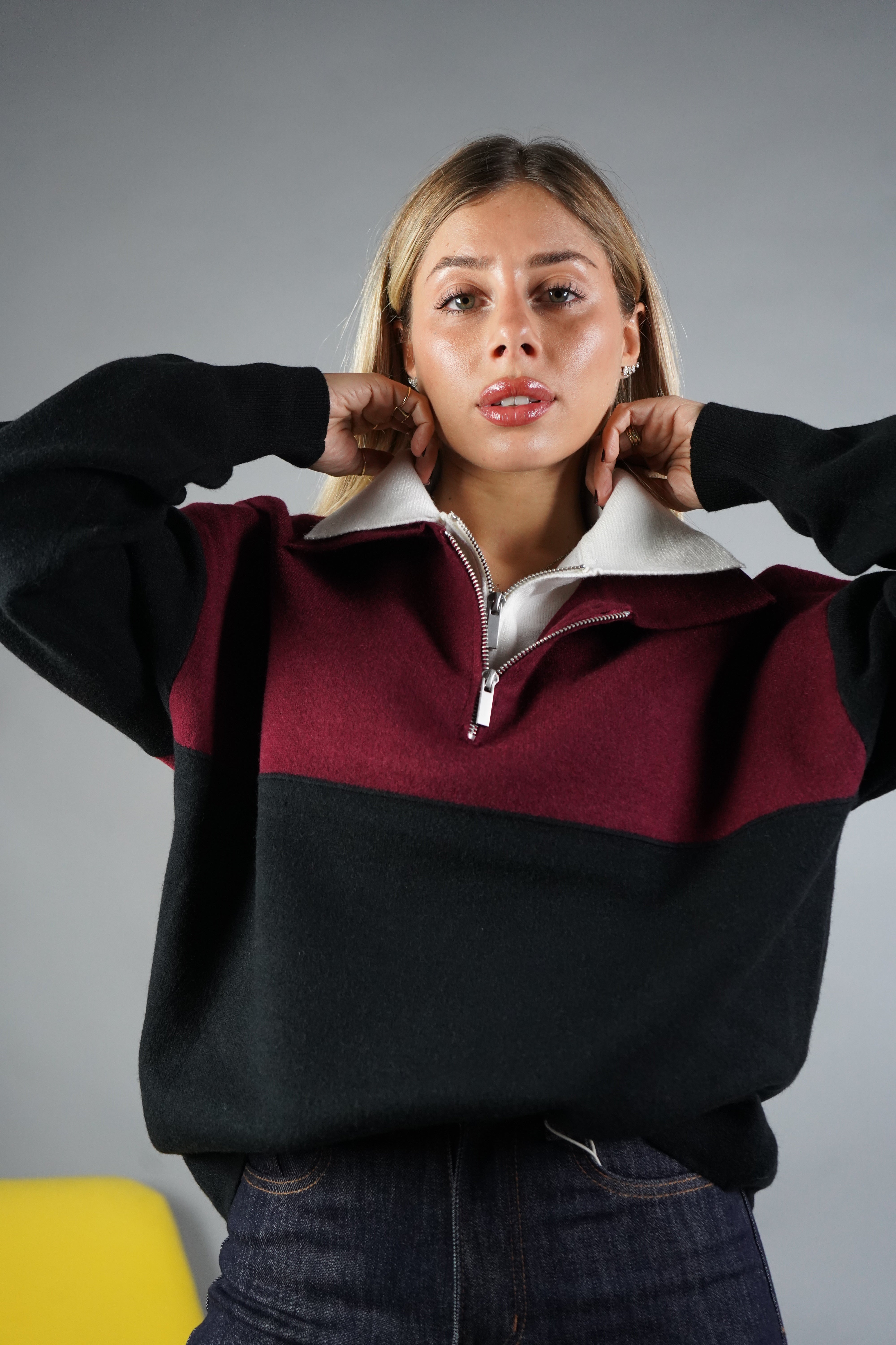 PULL CON ZIP NERO/BORDEAUX