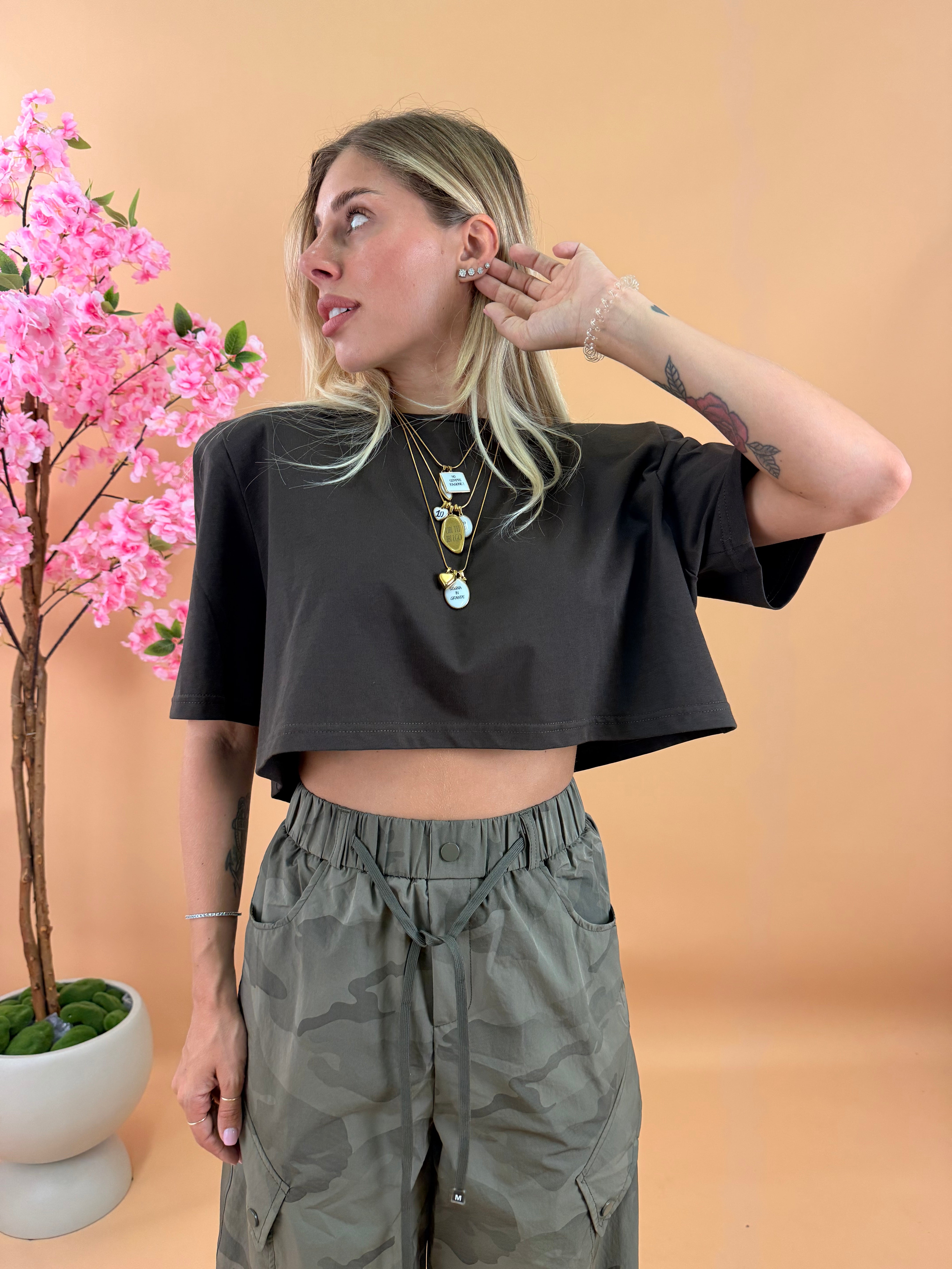 T-SHIRT CROPPED SPALLINA MARRONE