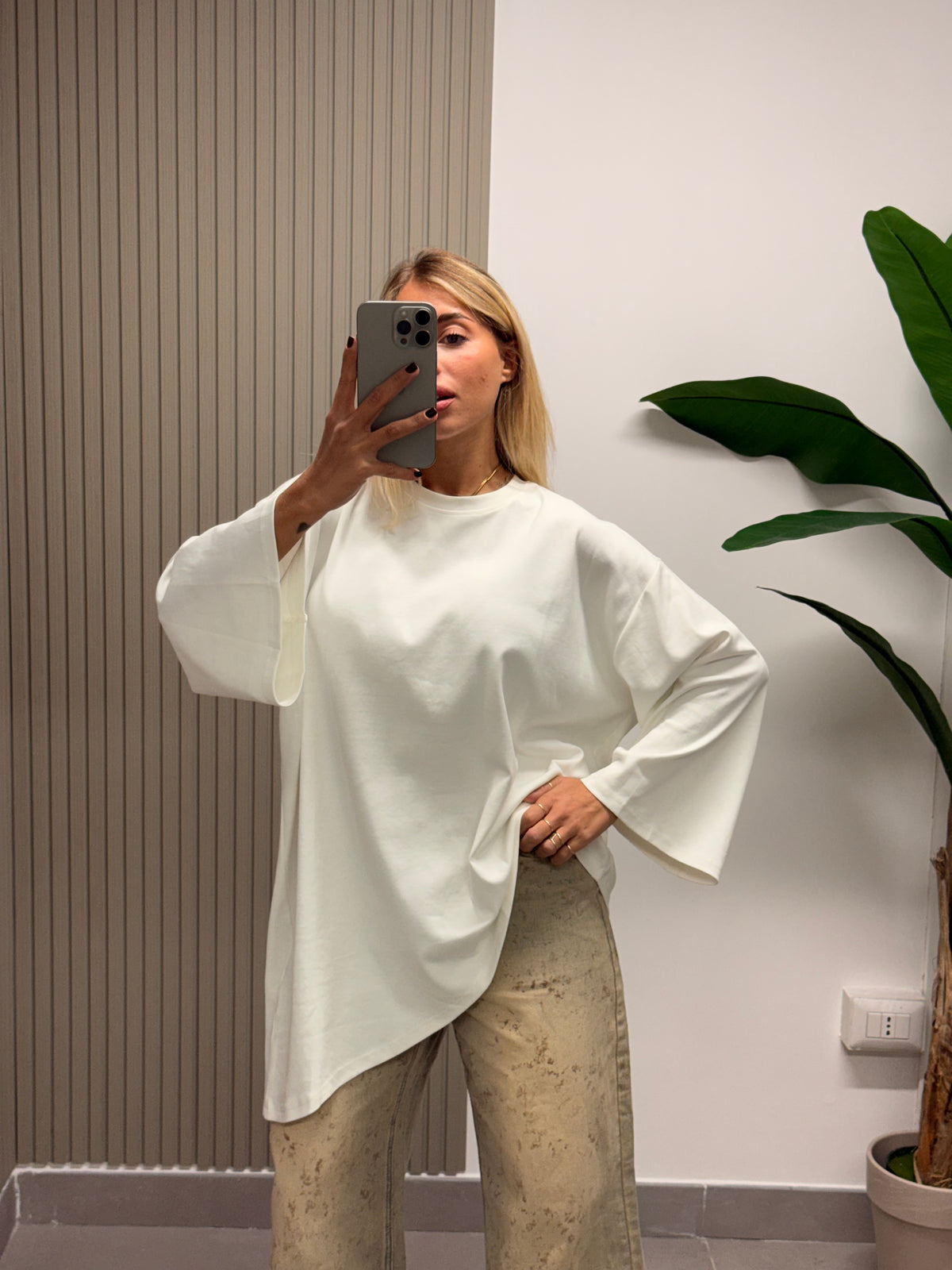 T-SHIRT ASIMMETRICA BIANCA