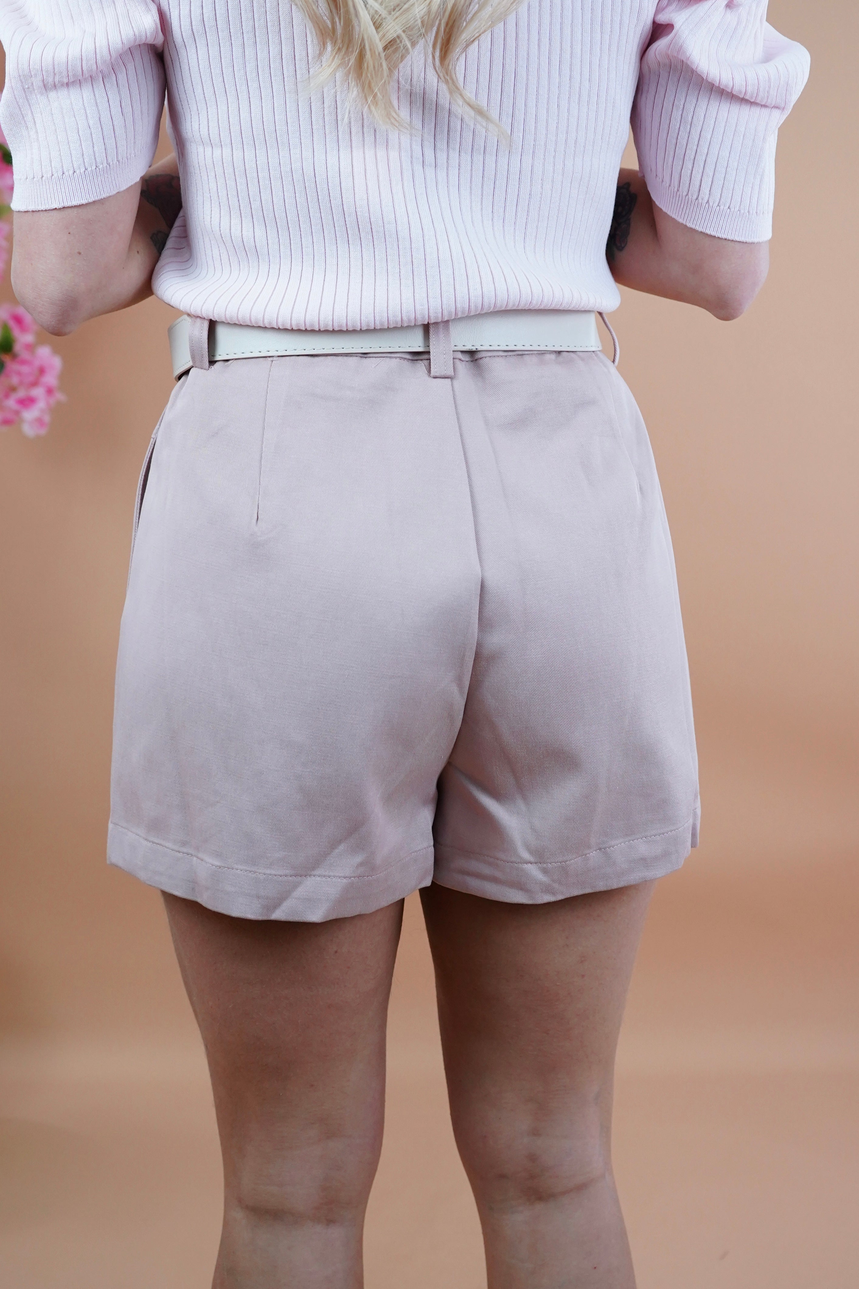 SHORTS CON CINTURA ROSA