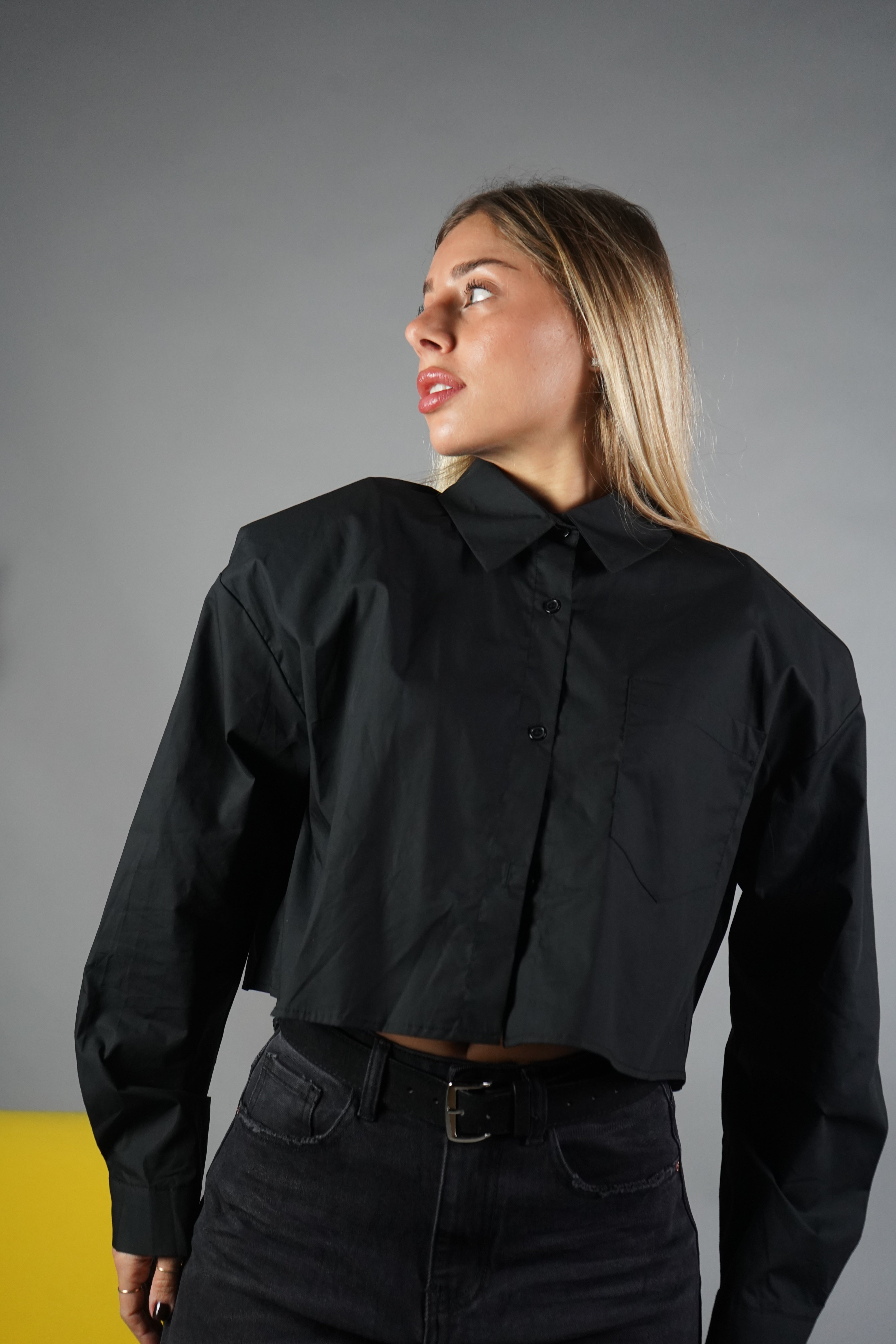CAMICIA CROP SPALLINE NERA