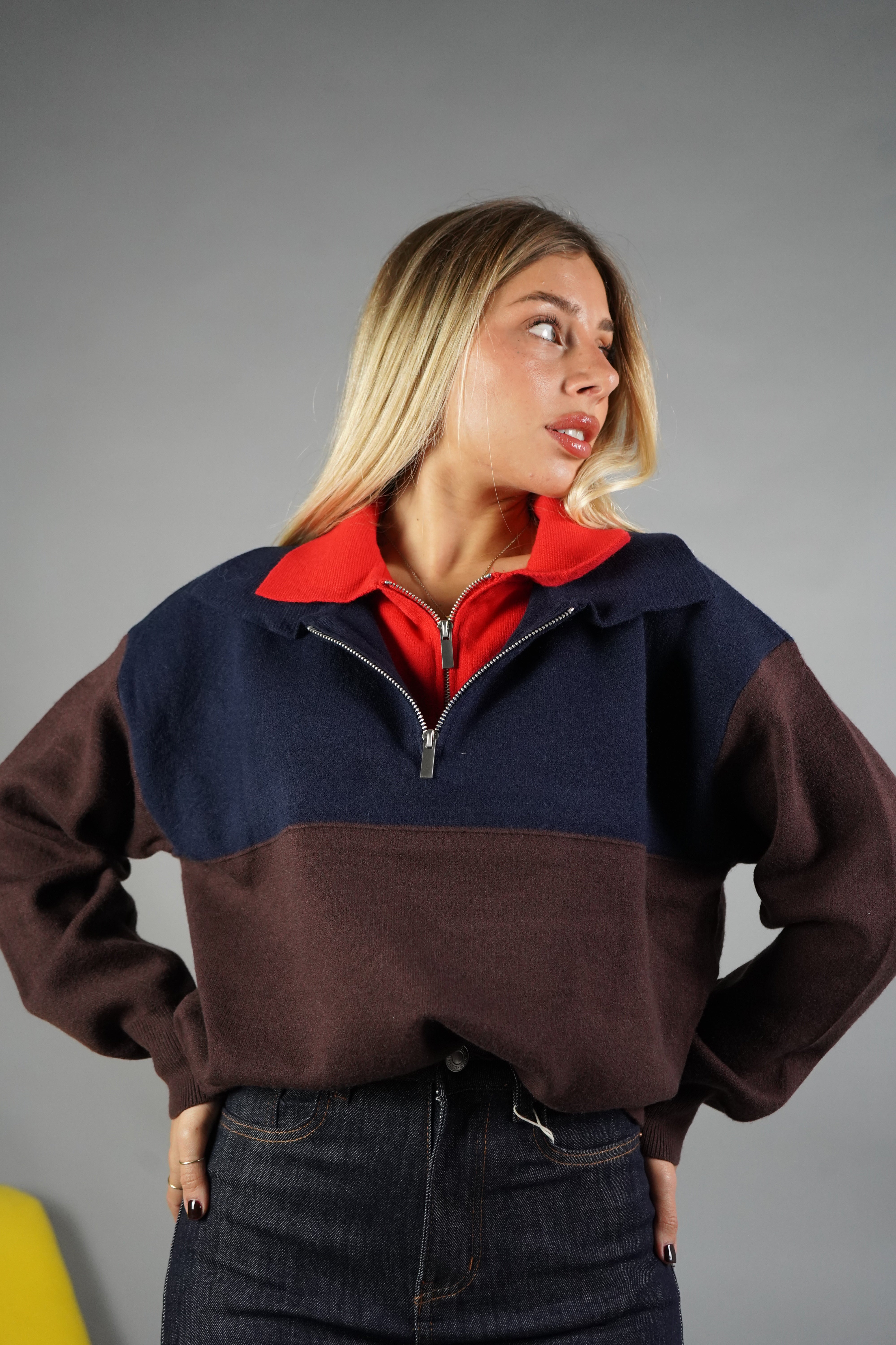 PULL CON ZIP BLU/ROSSO