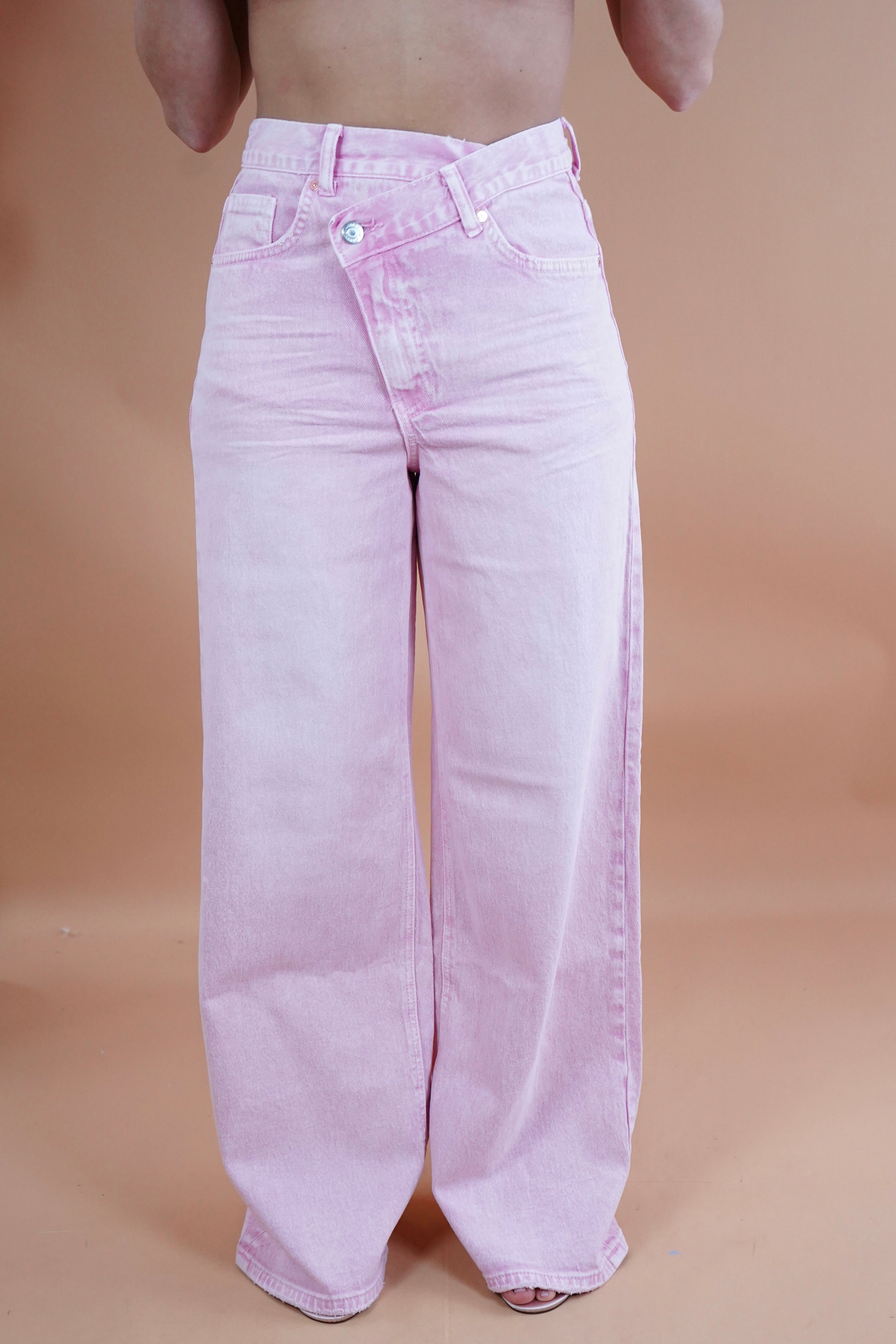 JEANS BOTTONE TRASVERSALE ROSA
