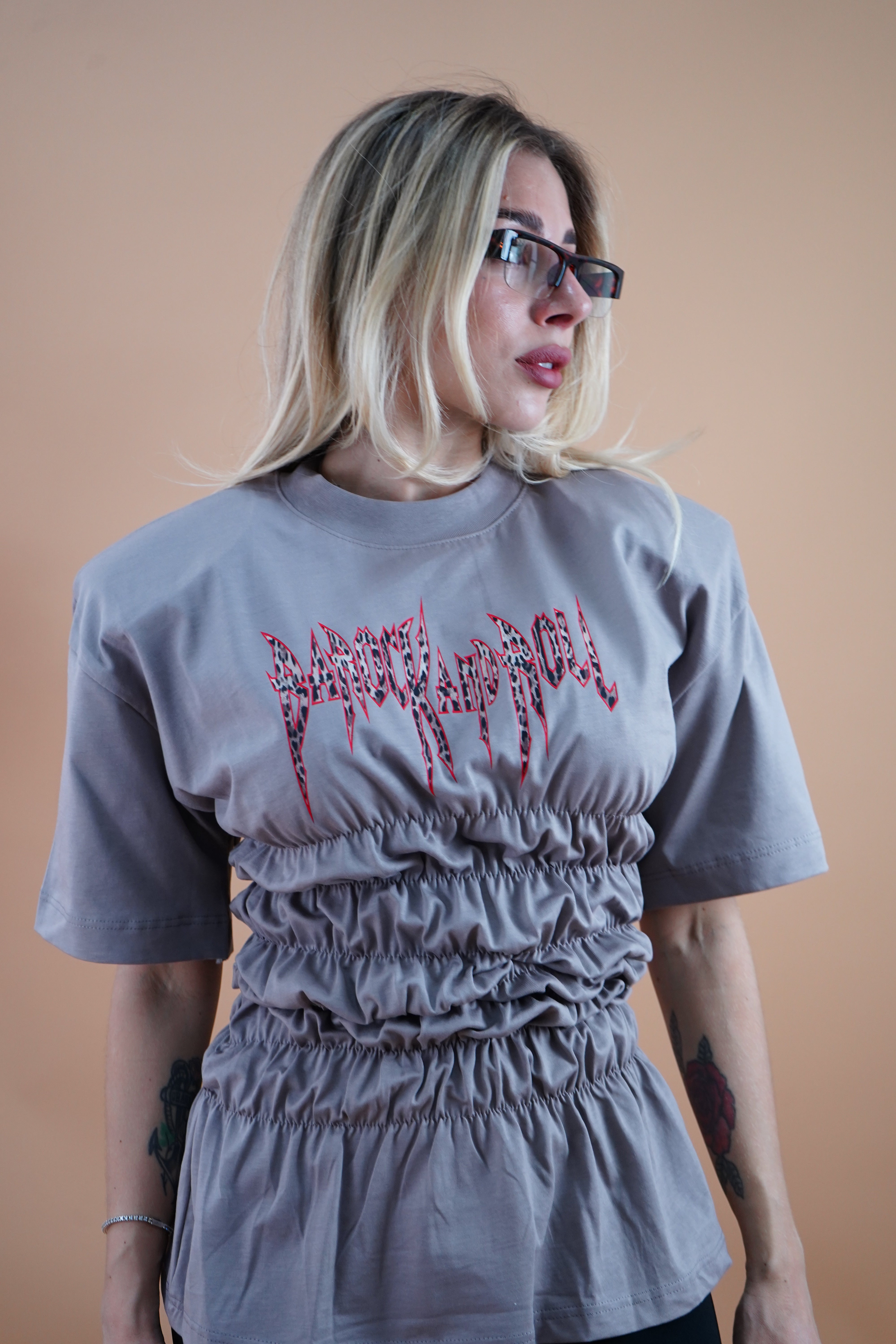 T-SHIRT ROCK ARRICCIATA FANGO E ROSSA
