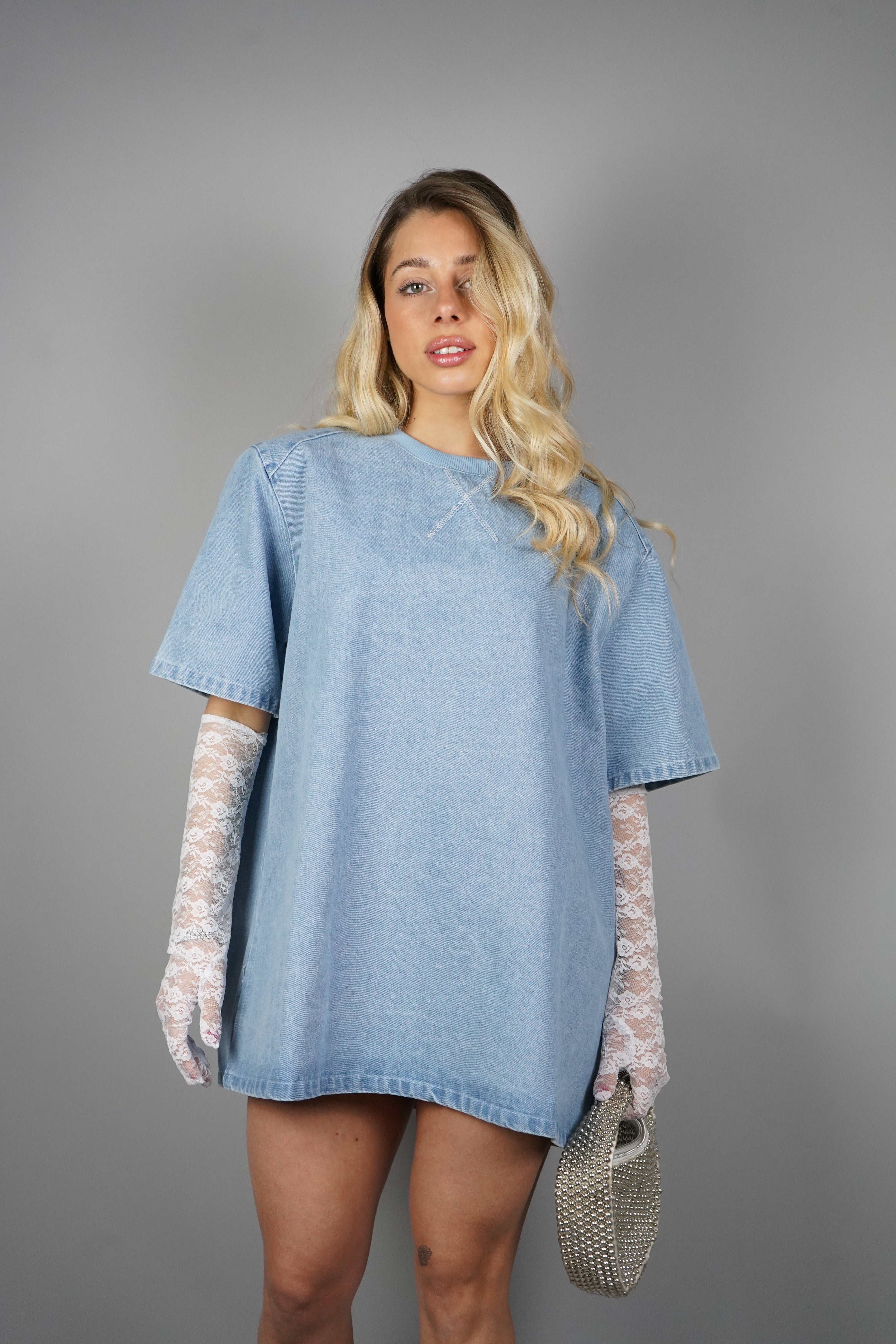 MAXI T-SHIRT DENIM E GUANTI