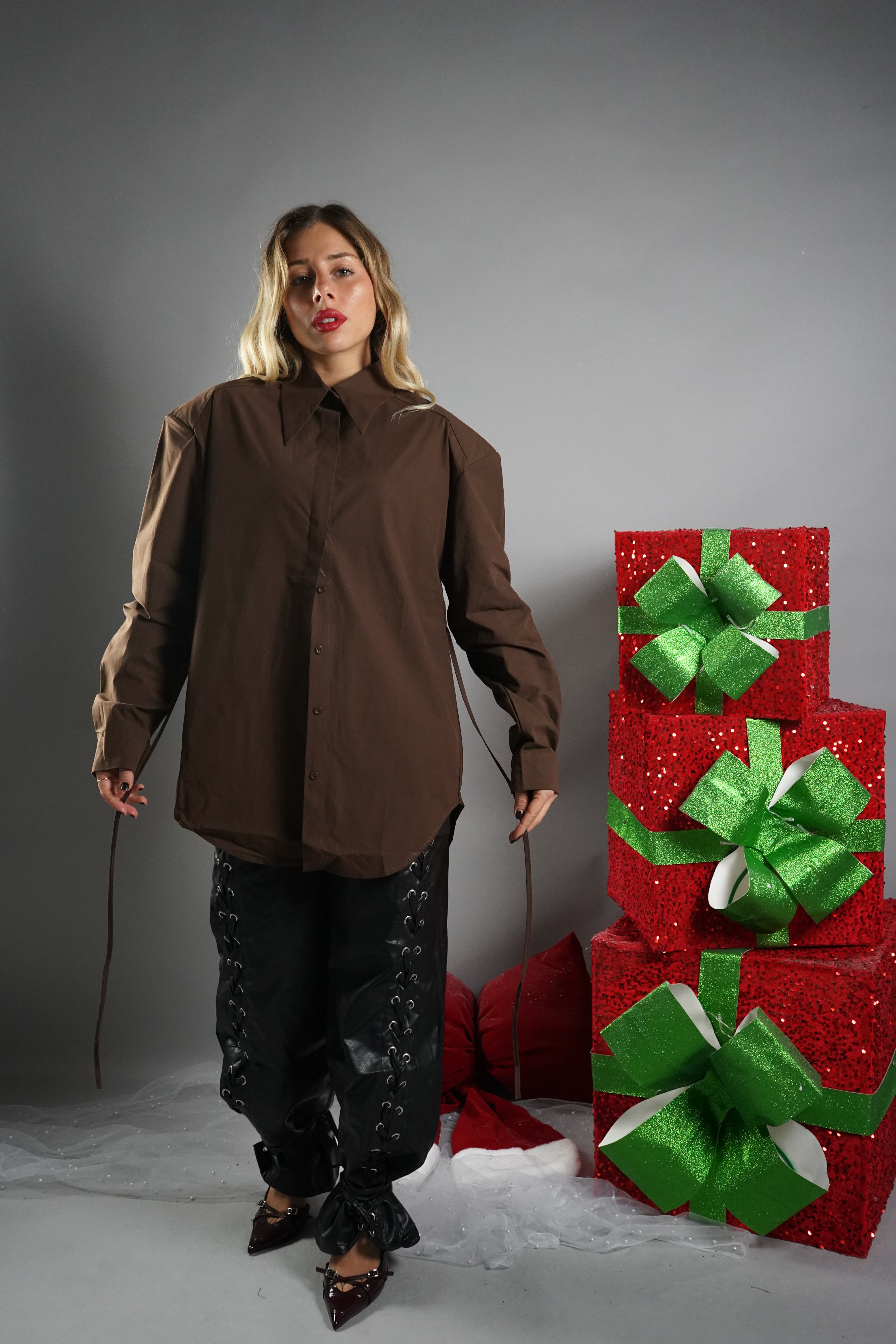 CAMICIA AVVITATA CON SPALLINE MARRONE