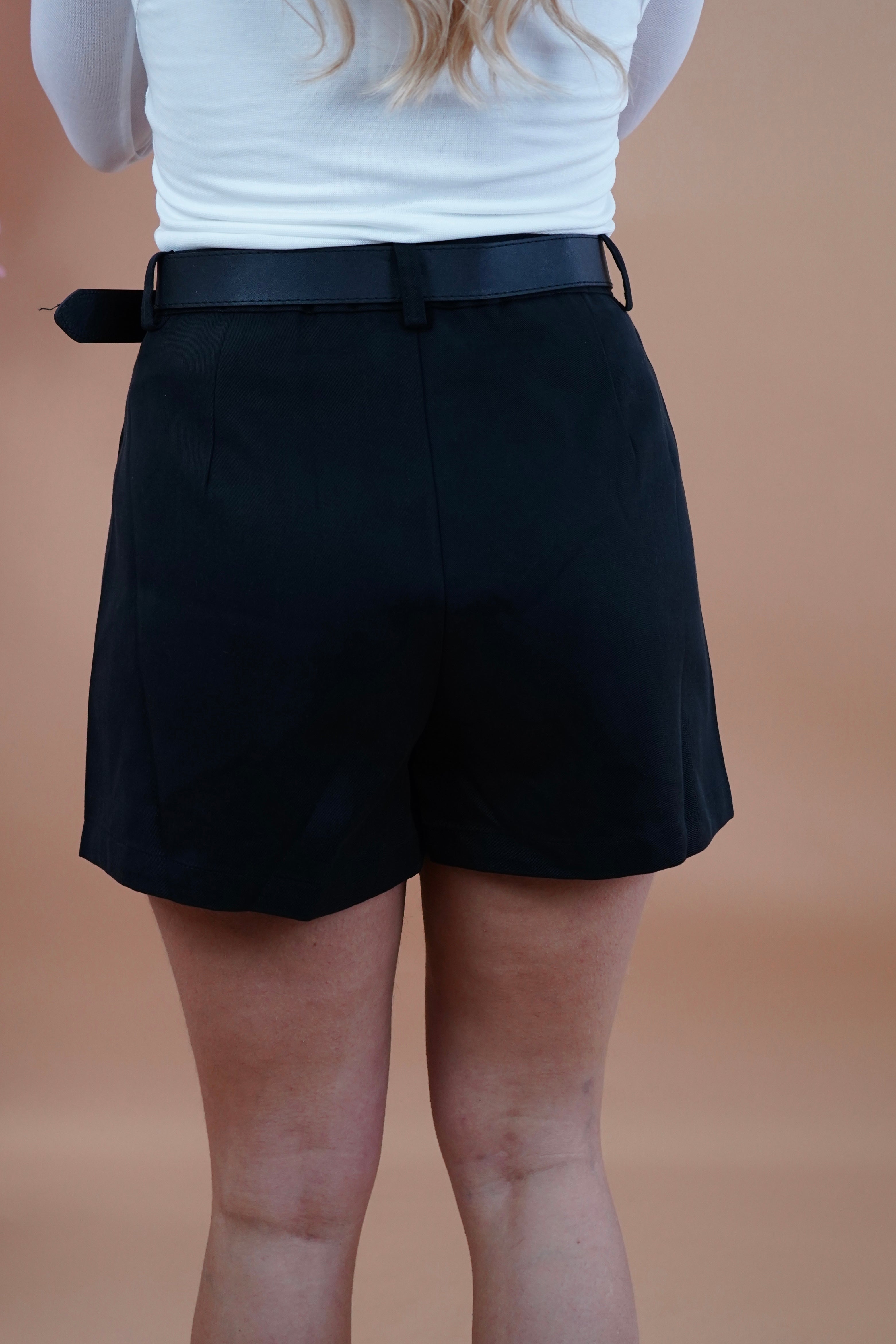 SHORTS CON CINTURA NERO