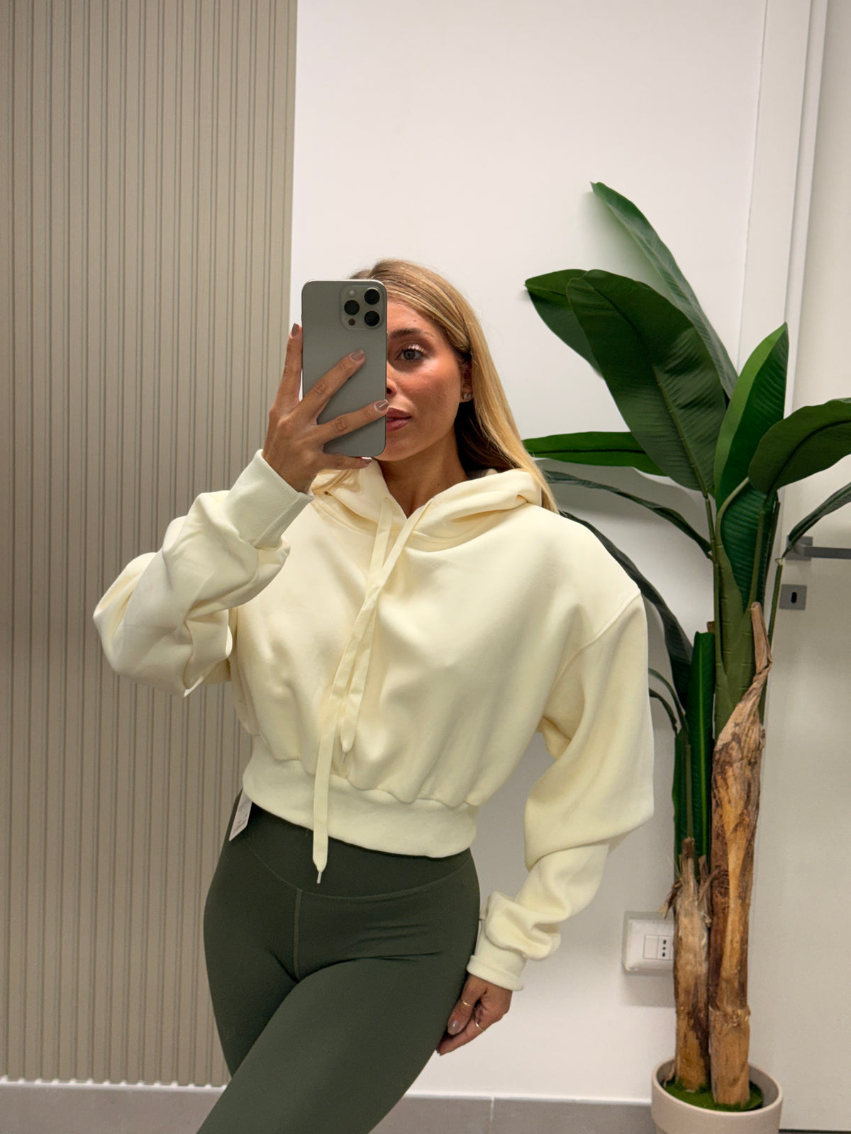 FELPA CROP CON SPALLINE BURRO