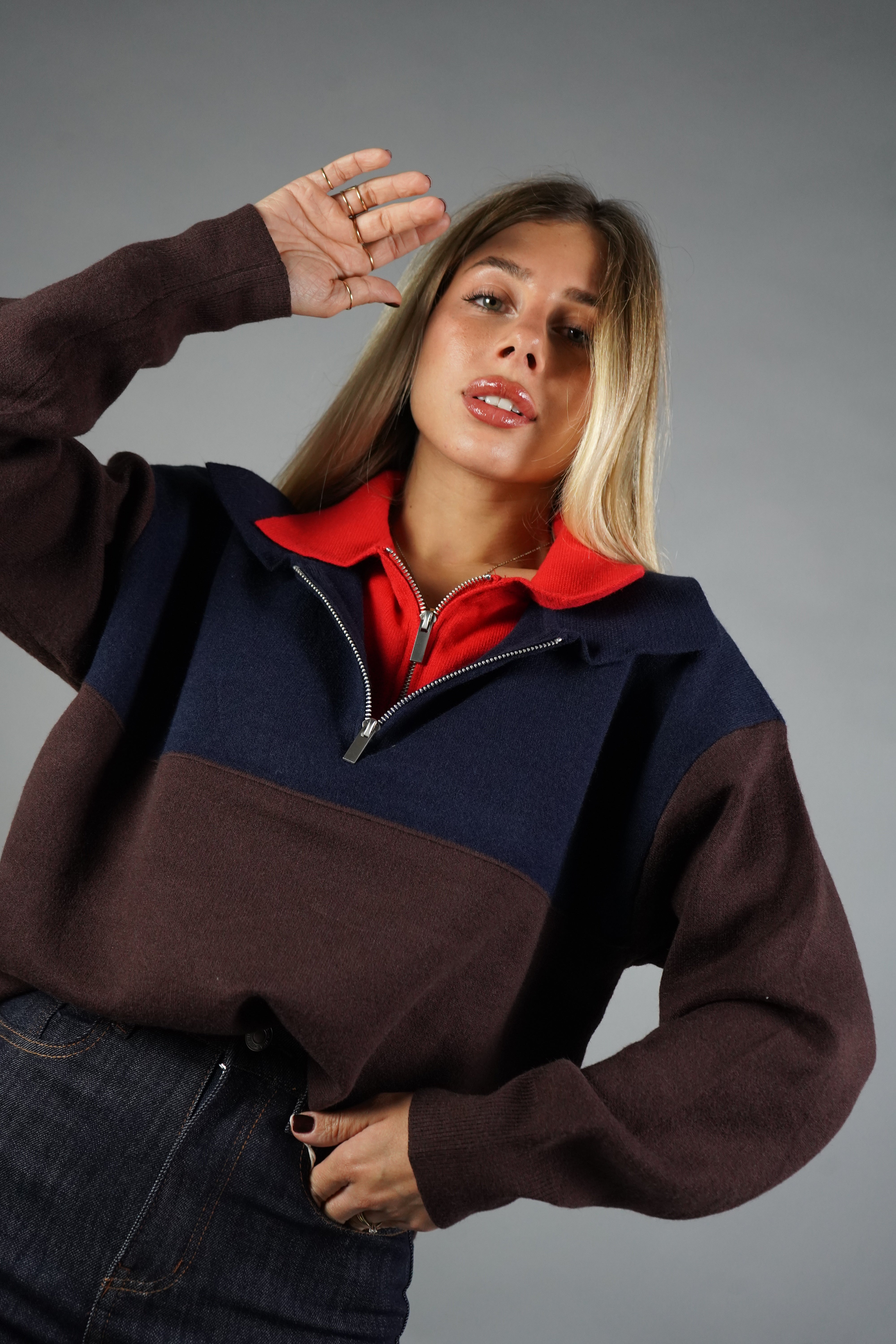 PULL CON ZIP BLU/ROSSO