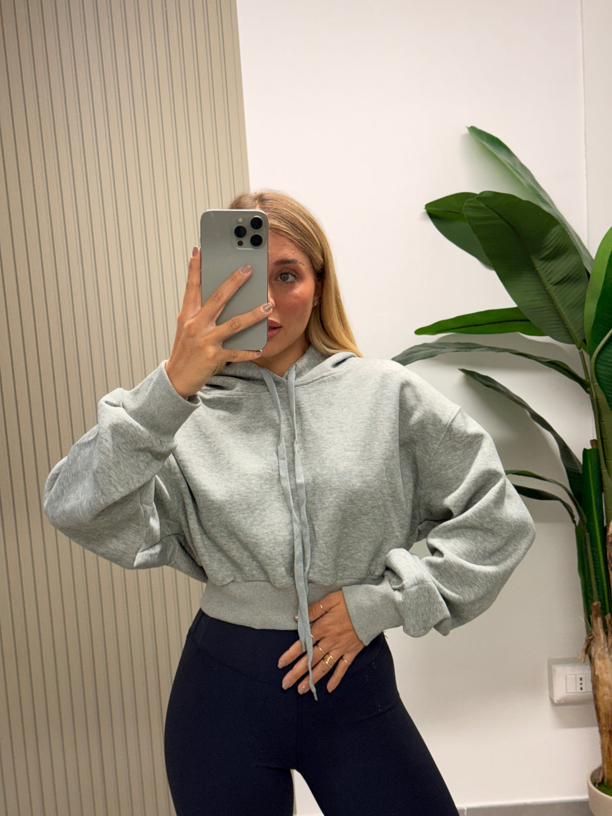 FELPA CROP CON SPALLINE GRIGIA