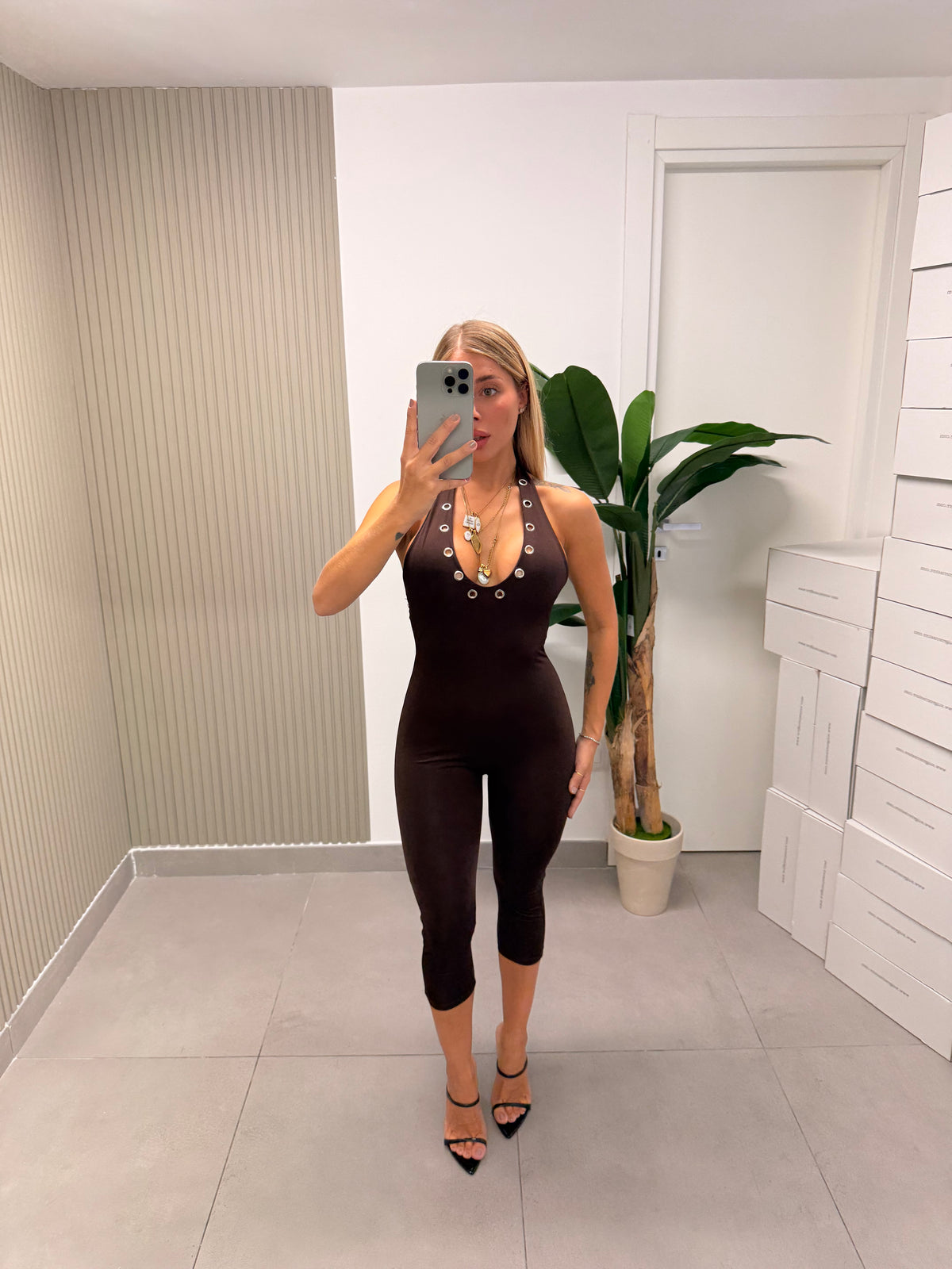 JUMPSUIT CAPRI CON ANELLI MARRONE