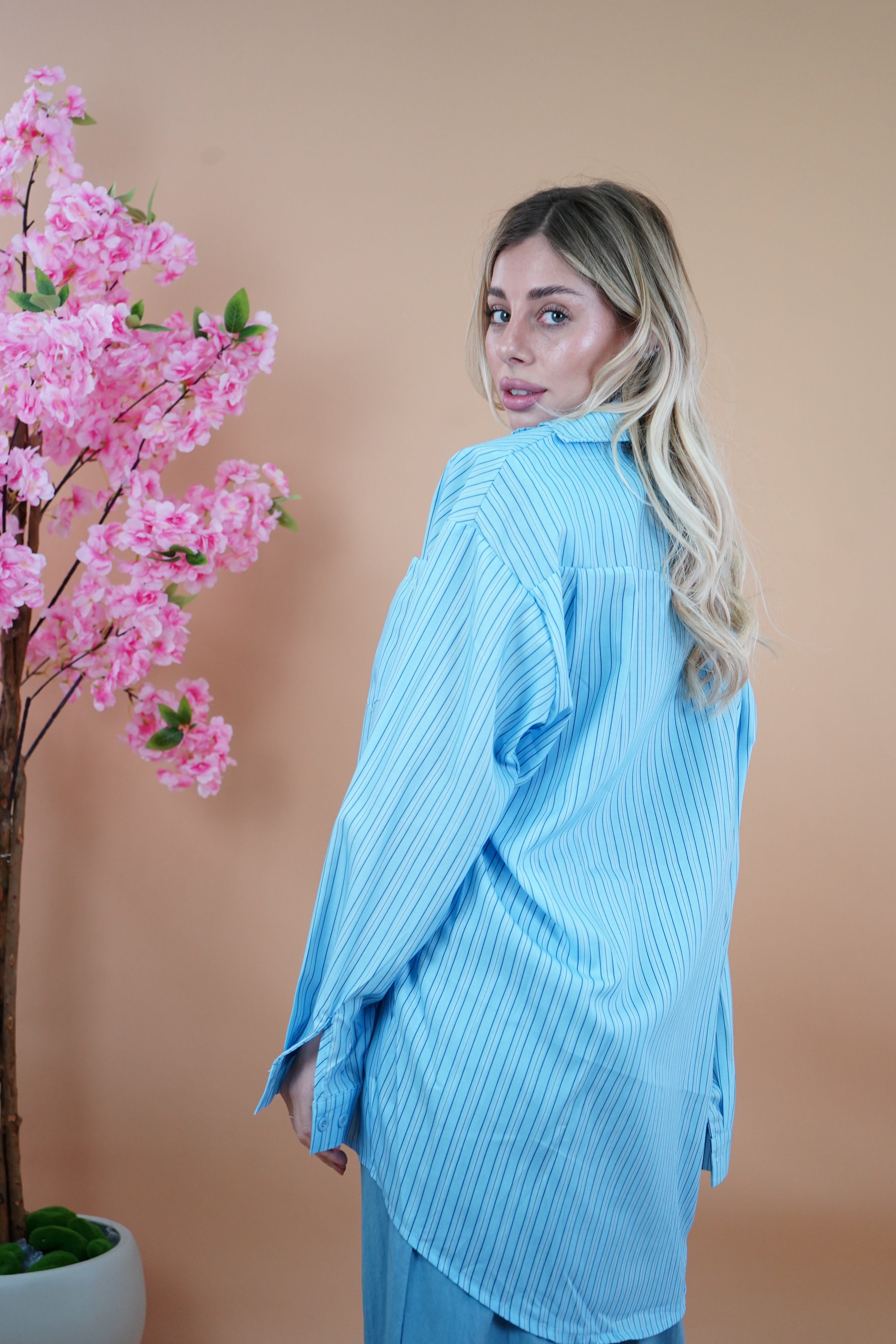 CAMICIA RIGHE AZZURRA CON SPALLINE