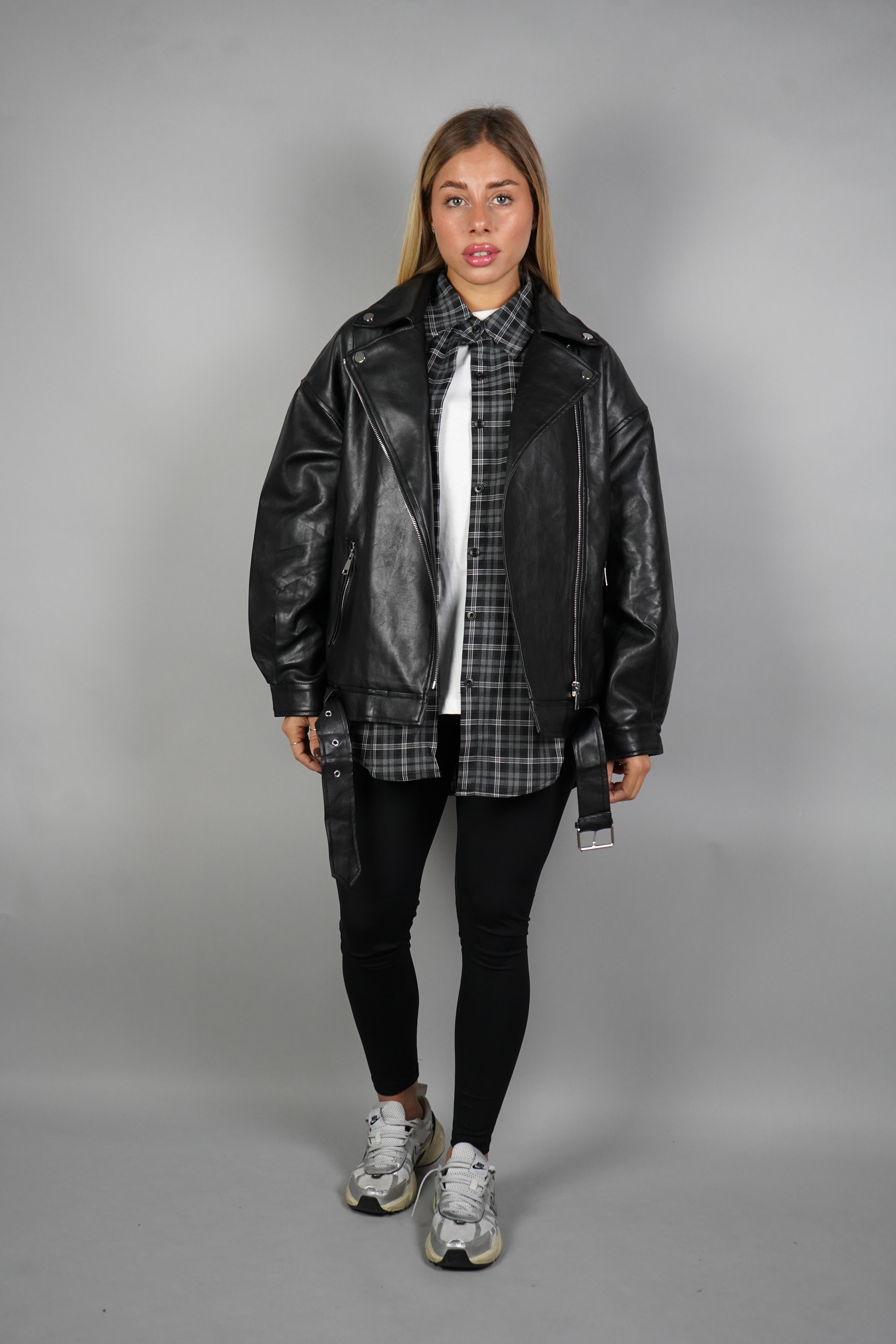 CHIODO ECOPELLE NERO CON CINTURA