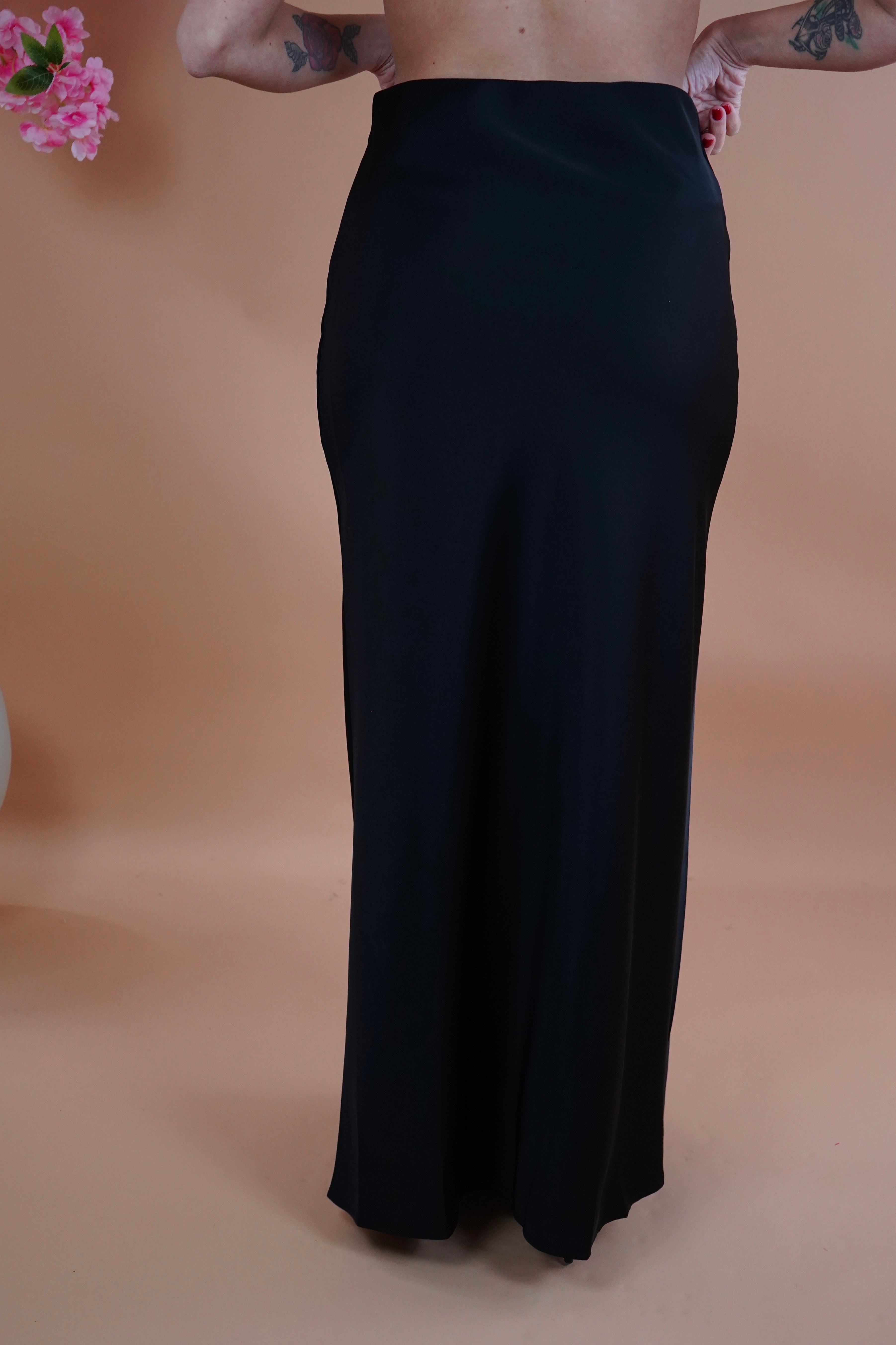 GONNA LUNGA SATIN NERA