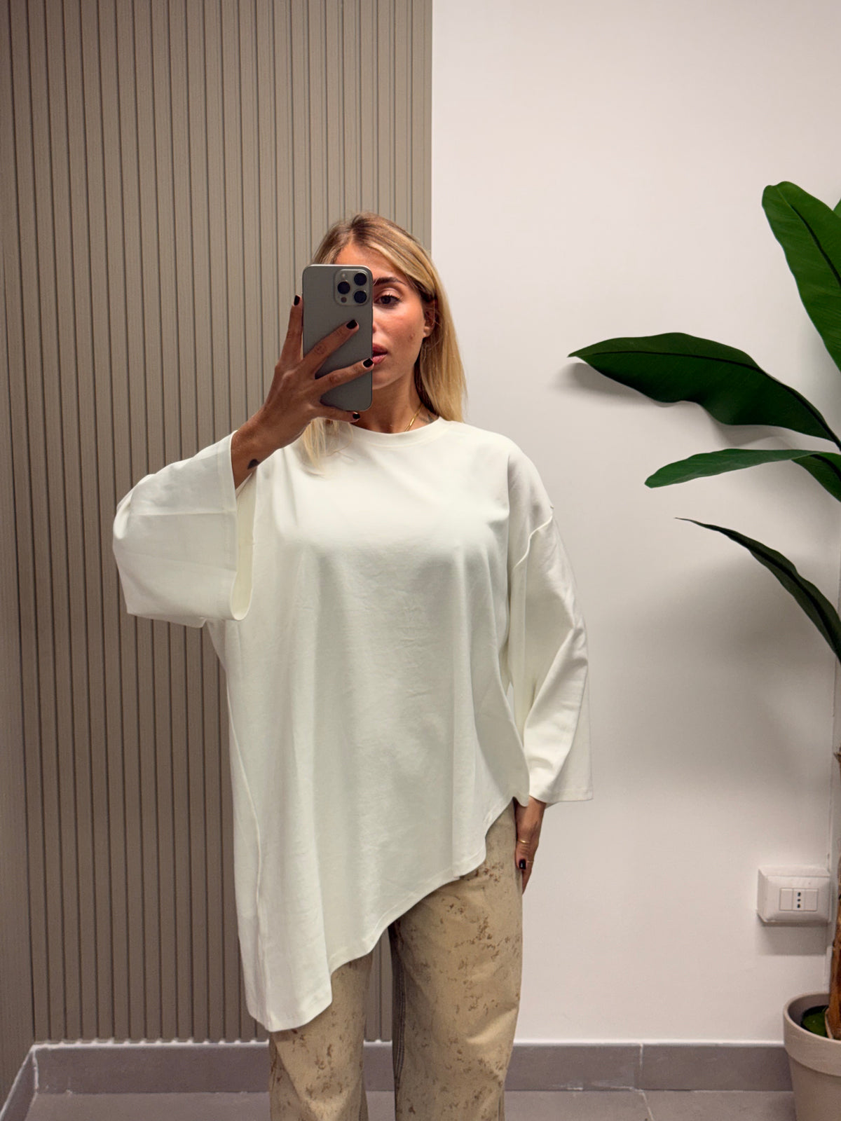 T-SHIRT ASIMMETRICA BIANCA