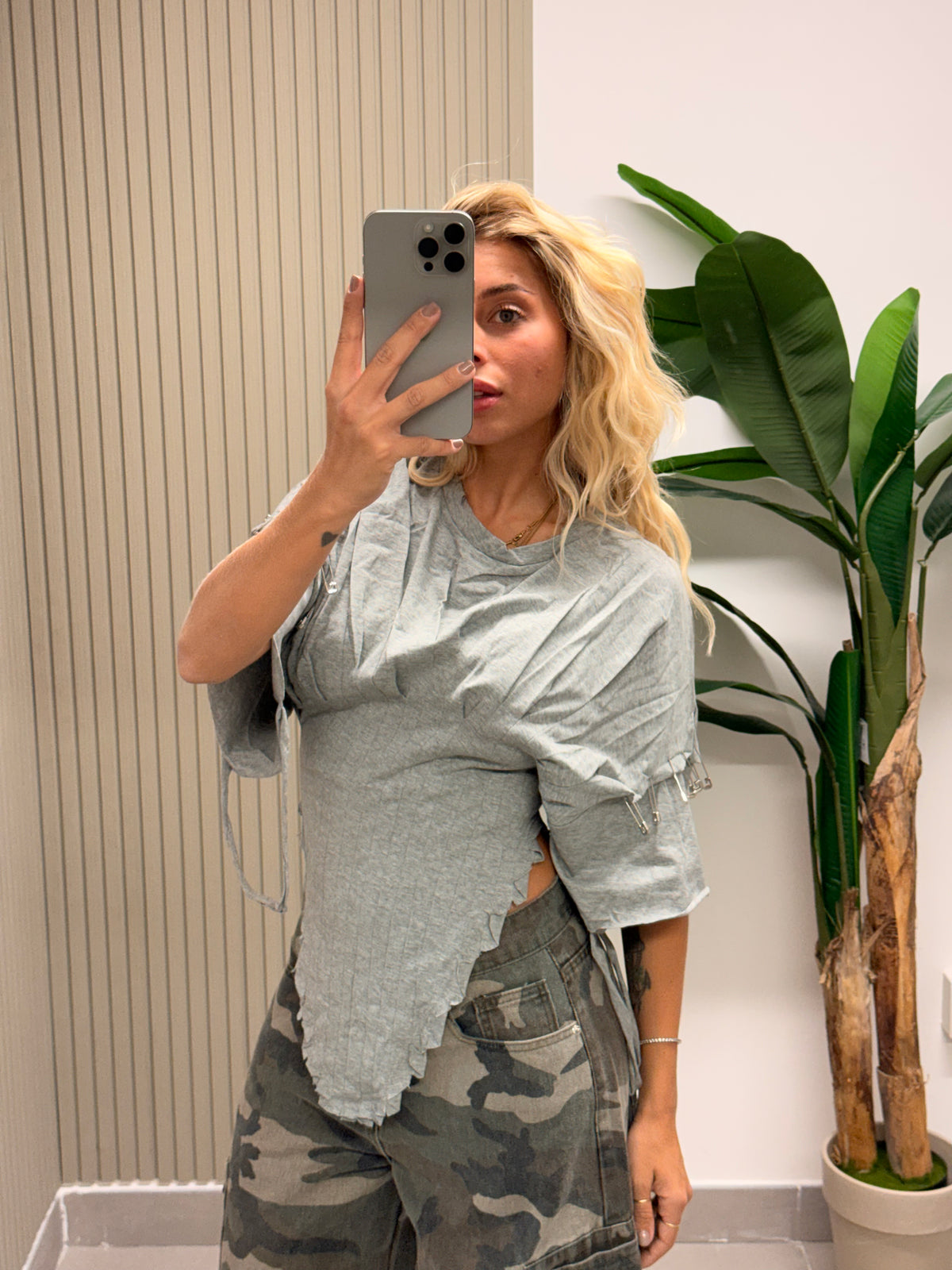 T-SHIRT CORSETTO CON SPILLE GRIGIA