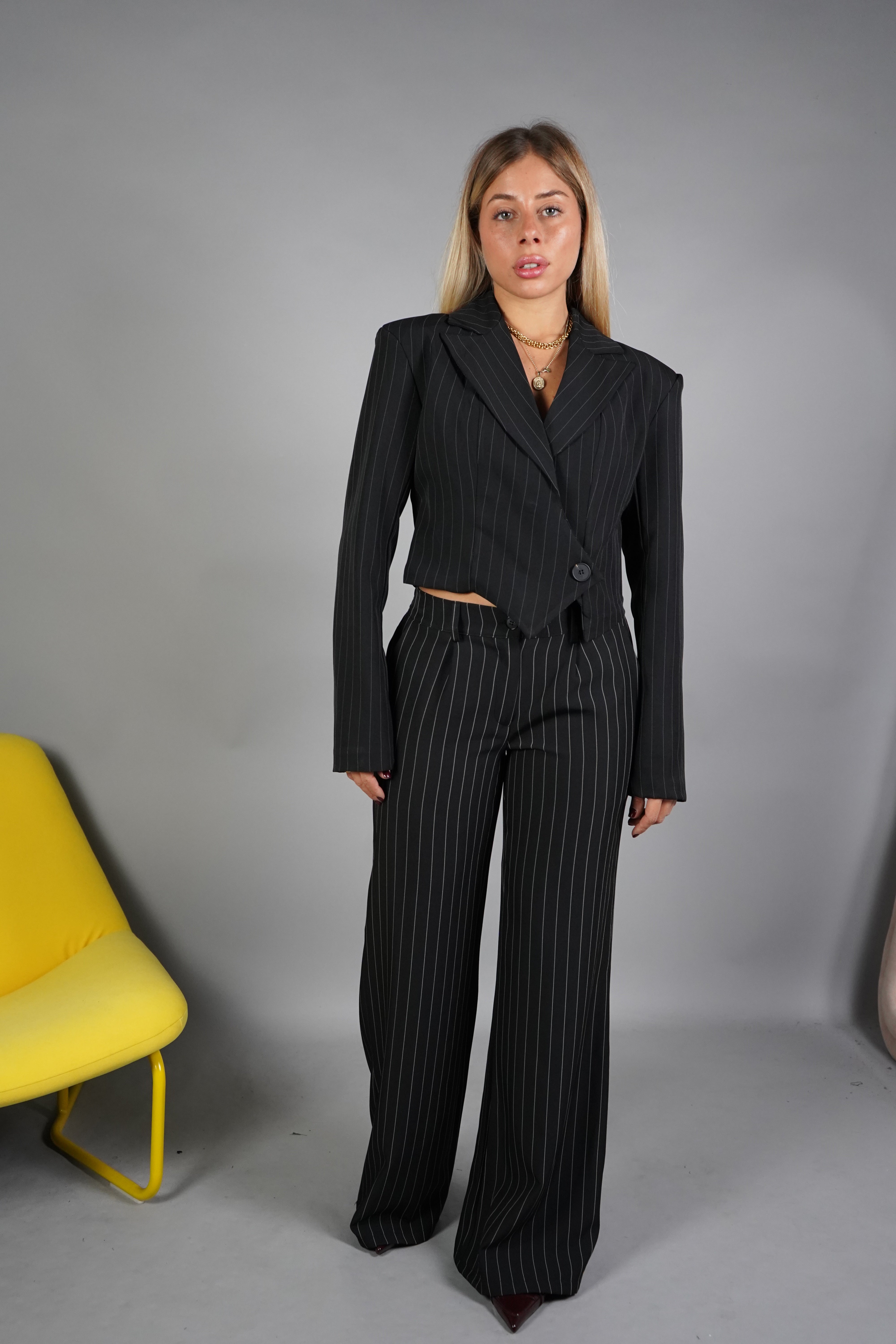 TAILLEUR GESSATO CROP NERO