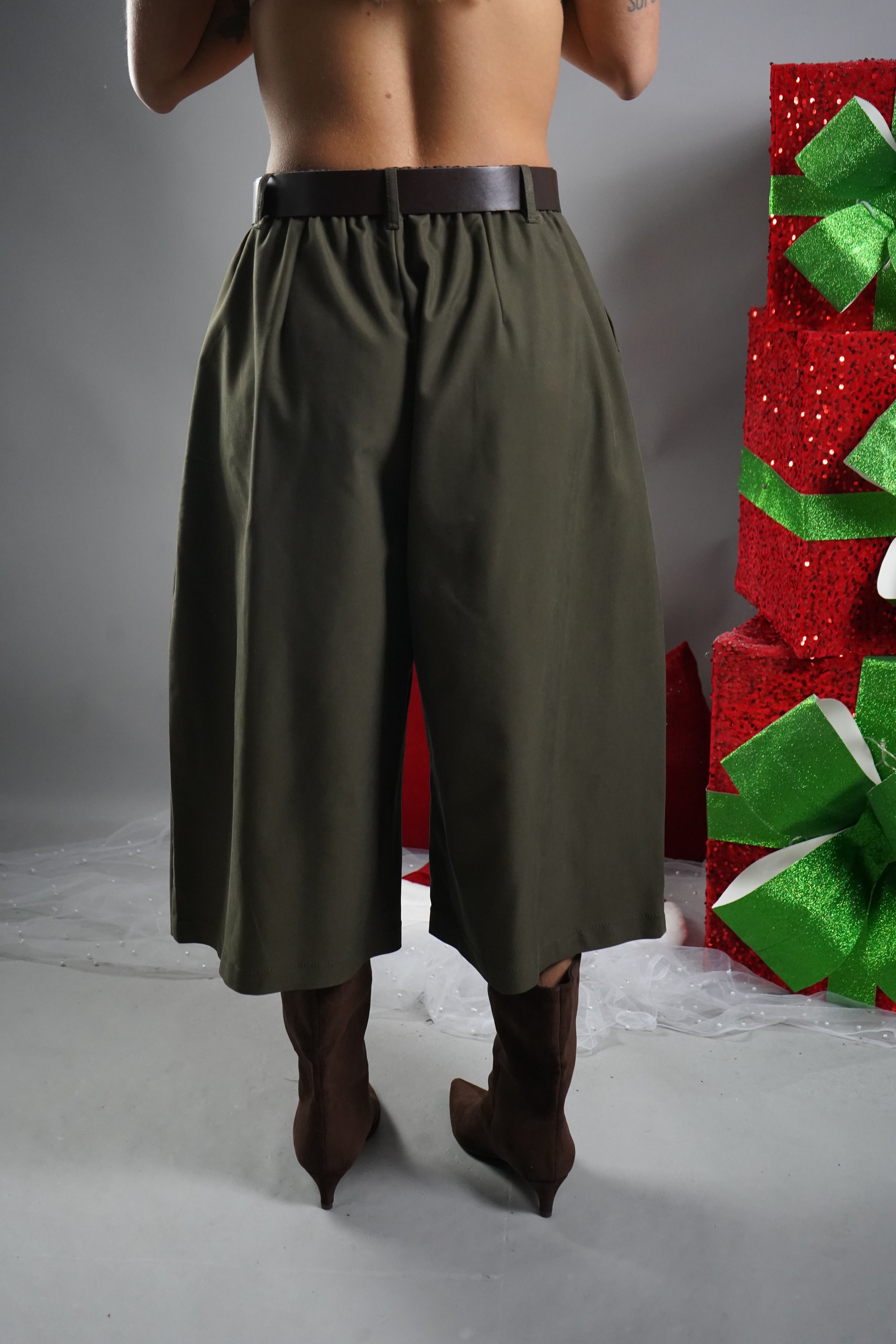 BERMUDA BAGGY CON CINTURA VERDE MILITARE