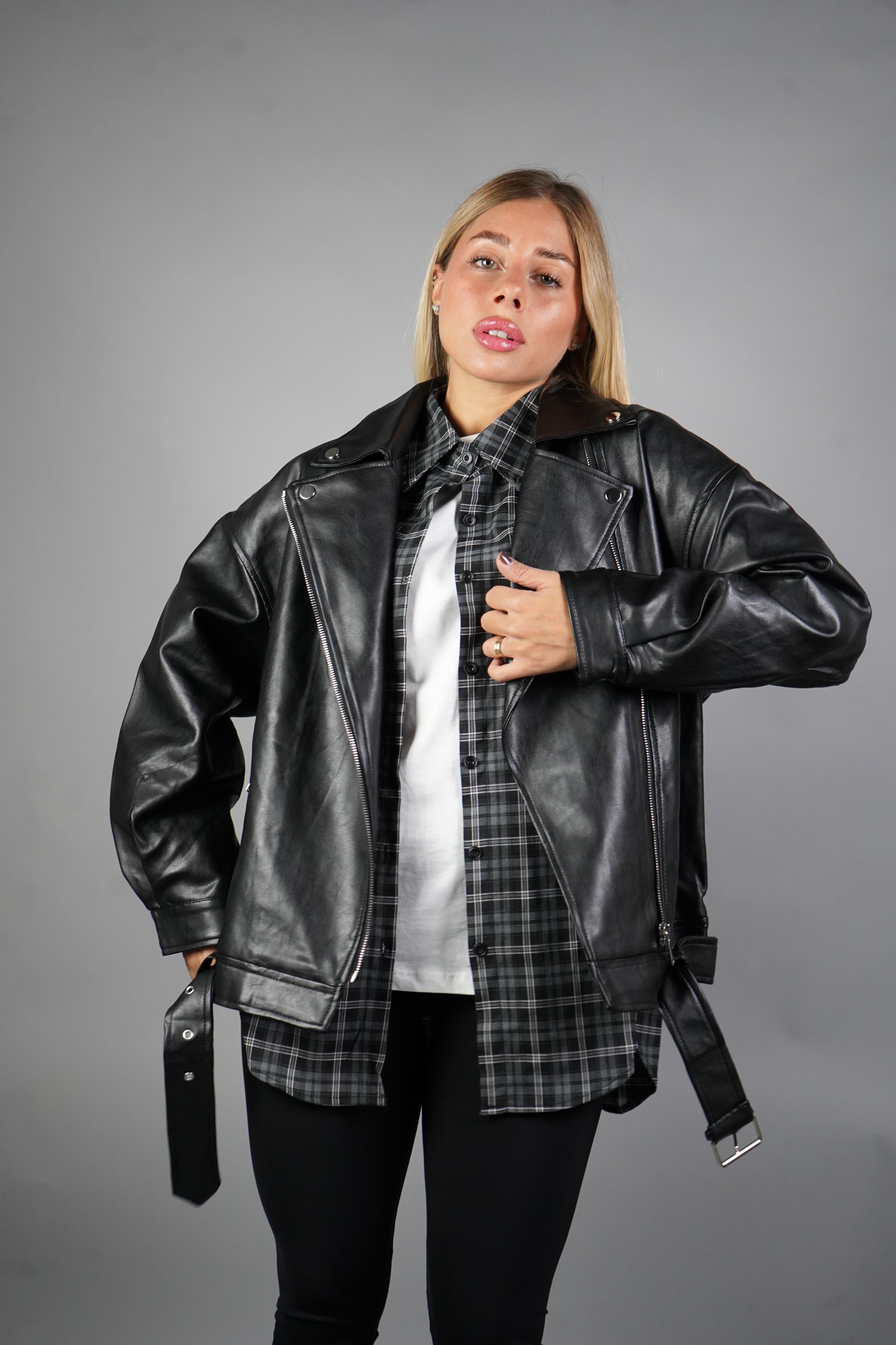 CHIODO ECOPELLE NERO CON CINTURA