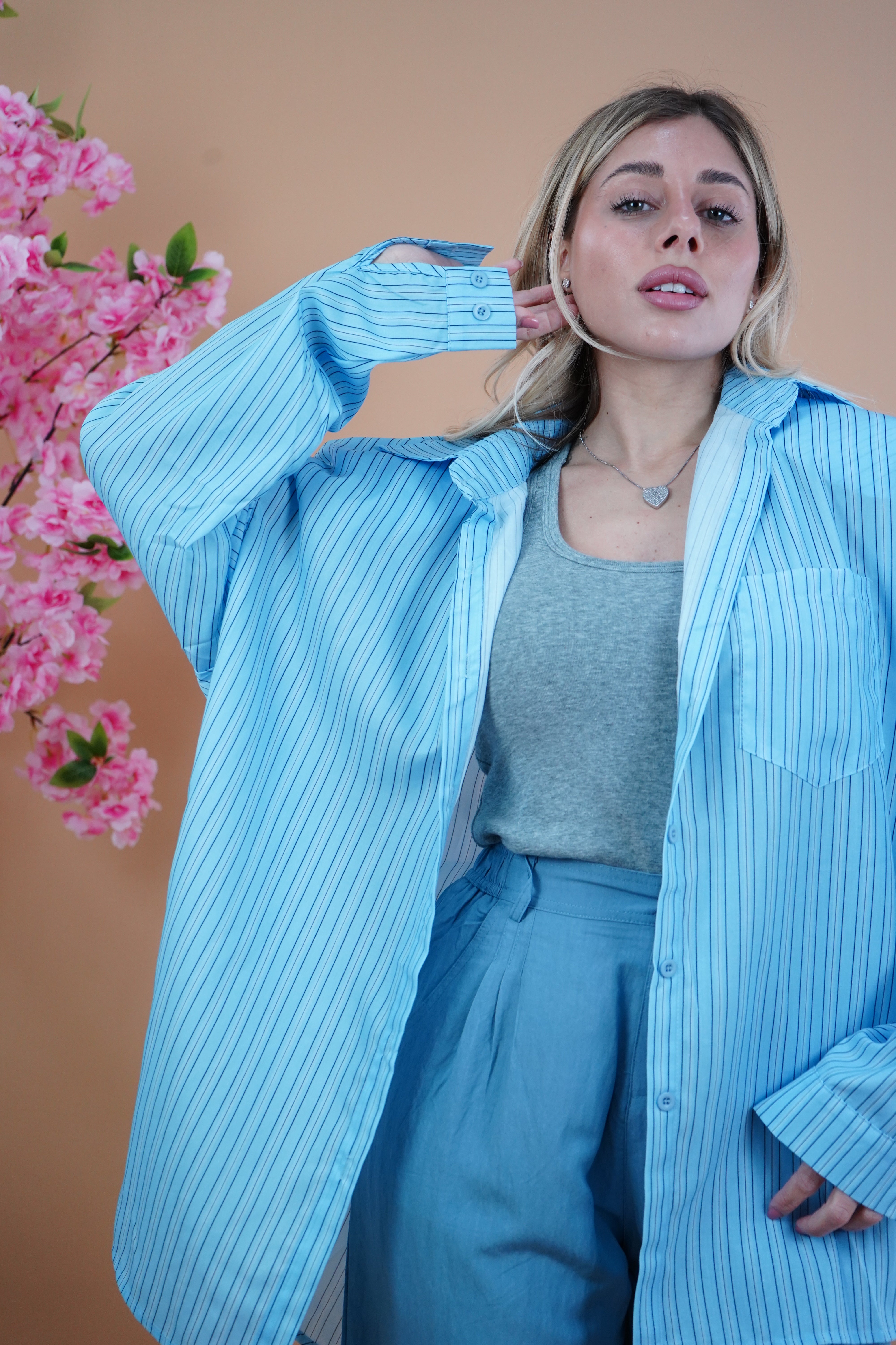 CAMICIA RIGHE AZZURRA CON SPALLINE