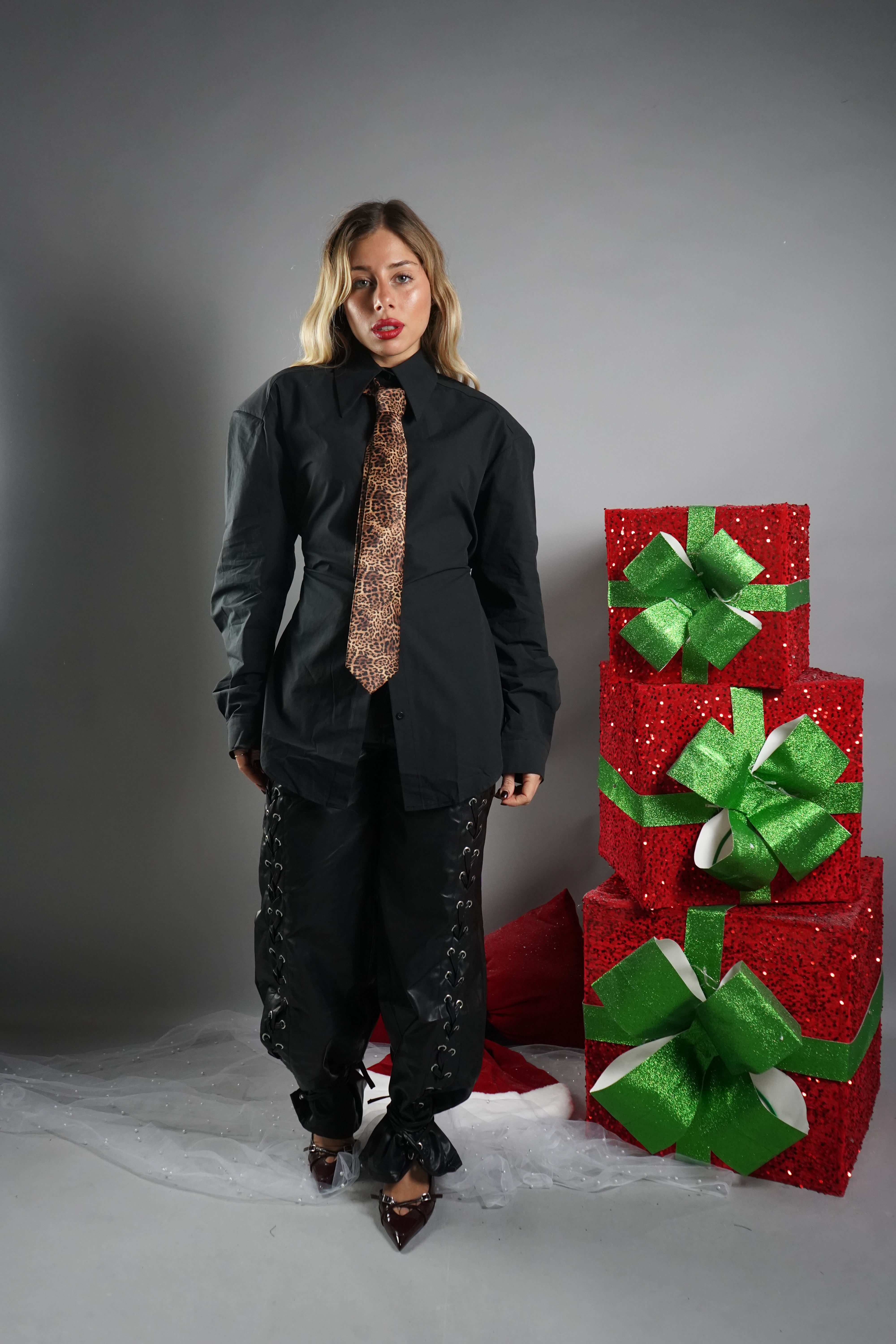 CAMICIA AVVITATA CON SPALLINE NERA