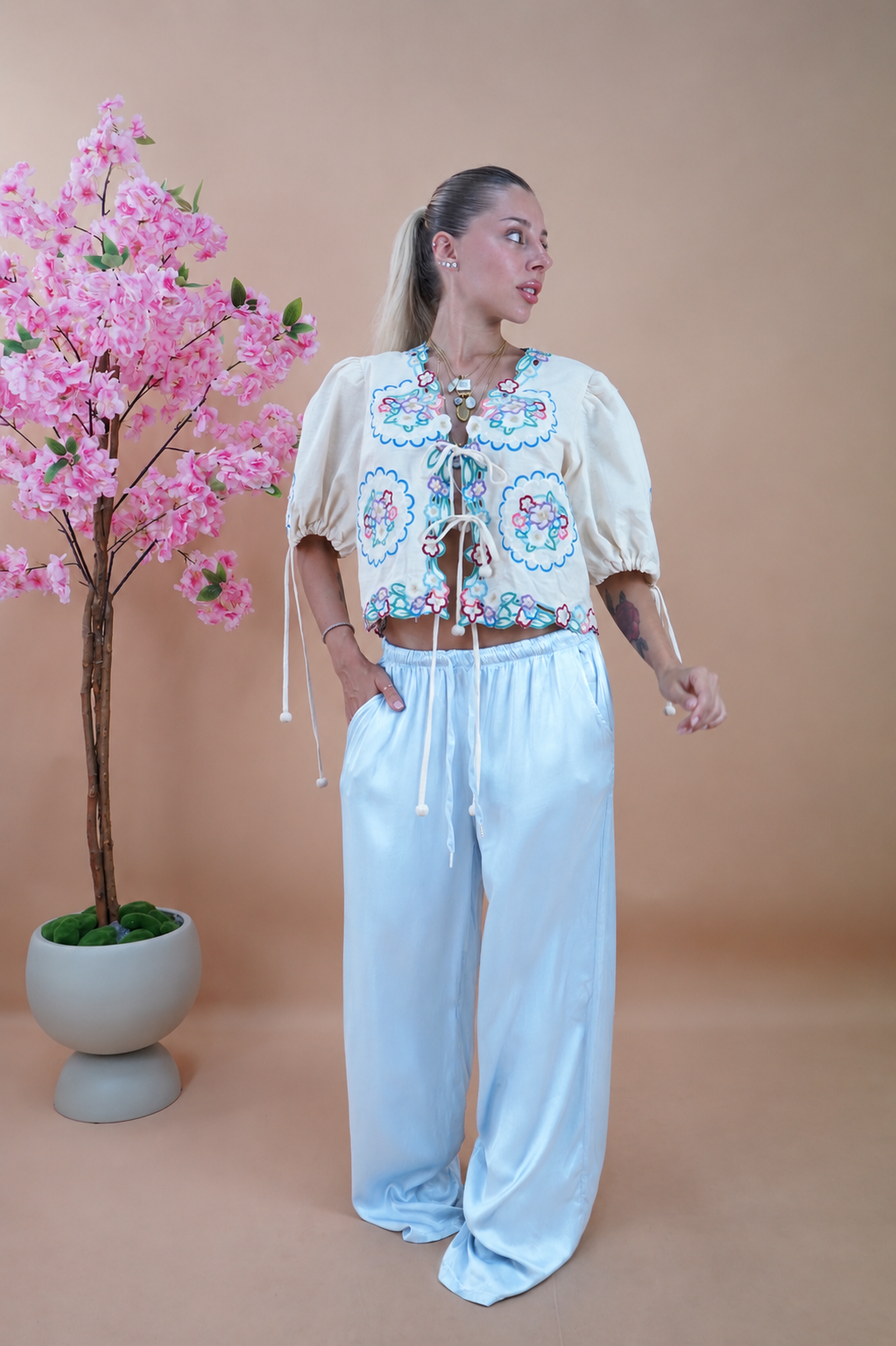 PANTALONE IN RASO AZZURRO POLVERE