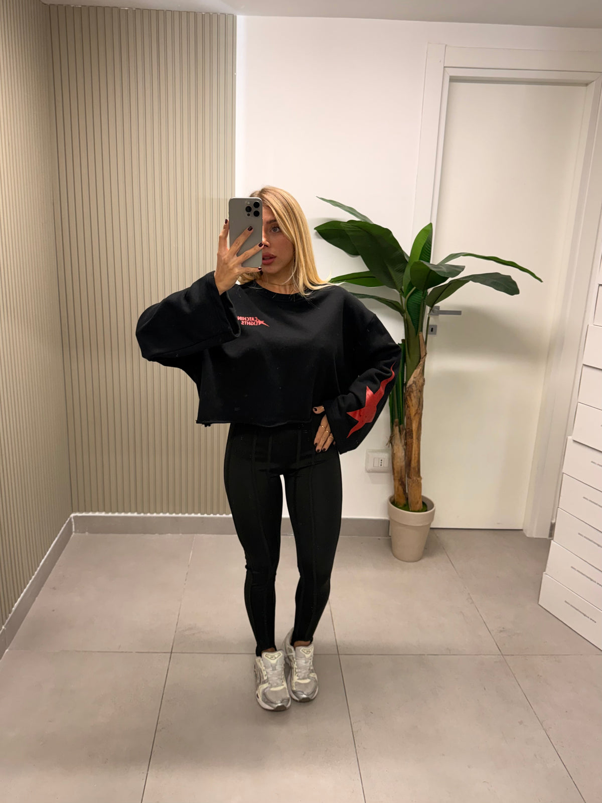 FELPA CROP STARS NERA
