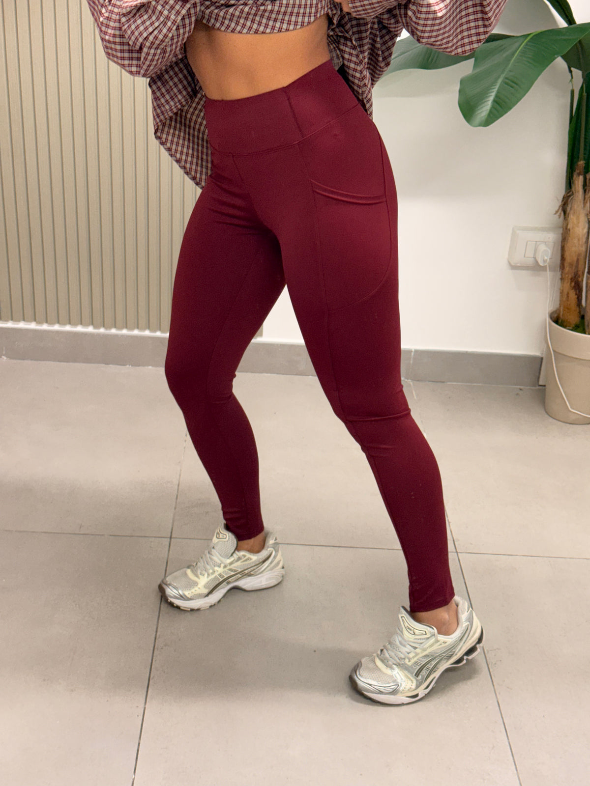 LEGGINGS MODELLANTE CON TASCA BORDEAUX