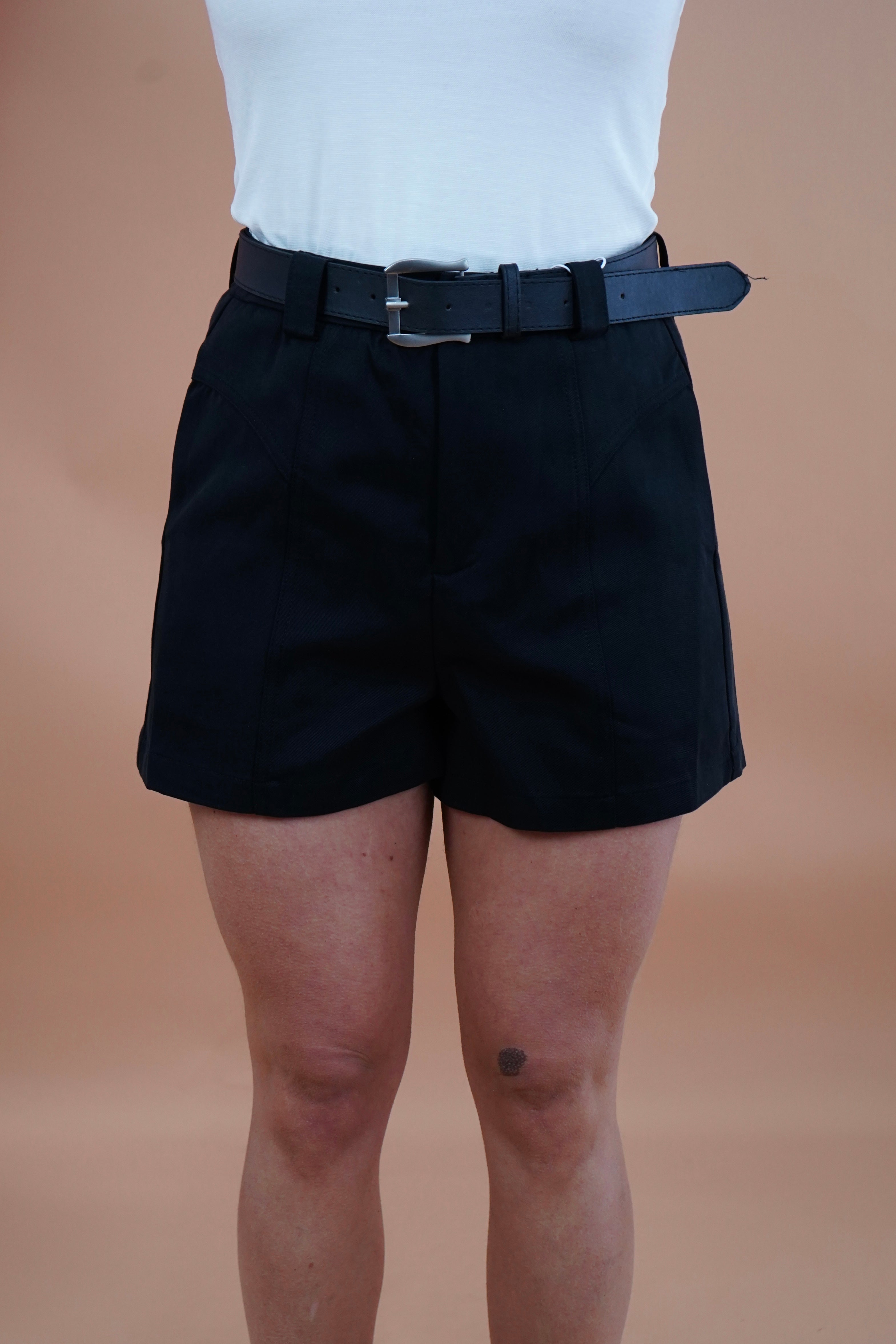 SHORTS CON CINTURA NERO