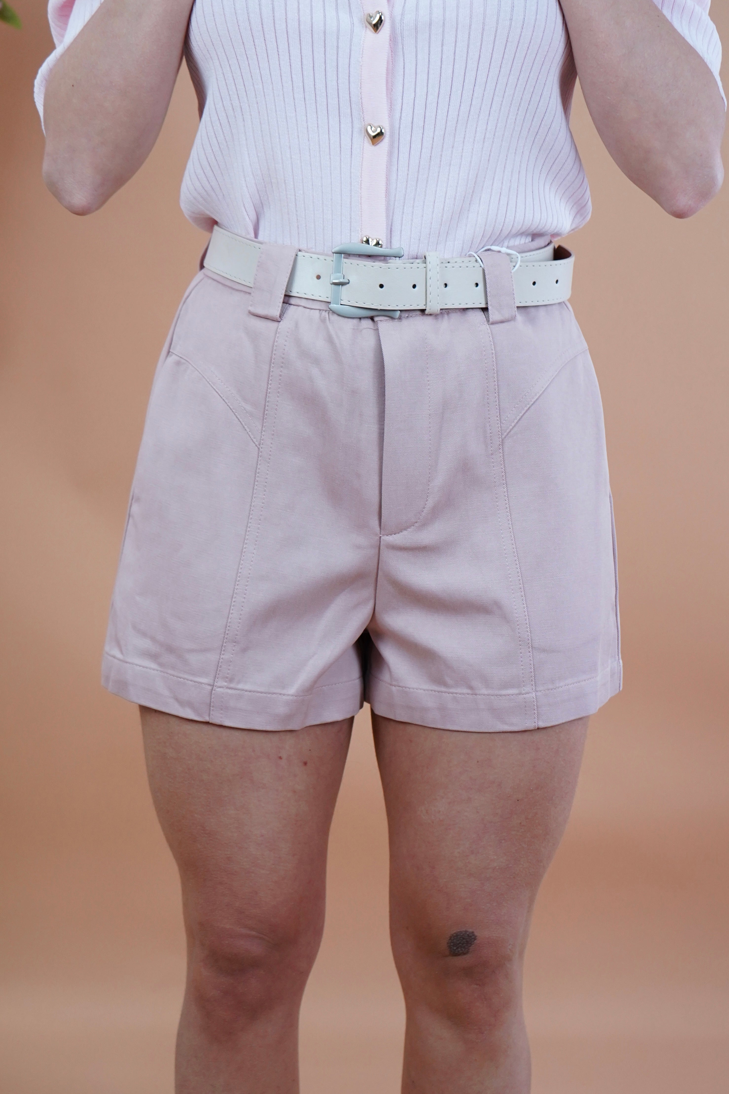 SHORTS CON CINTURA ROSA