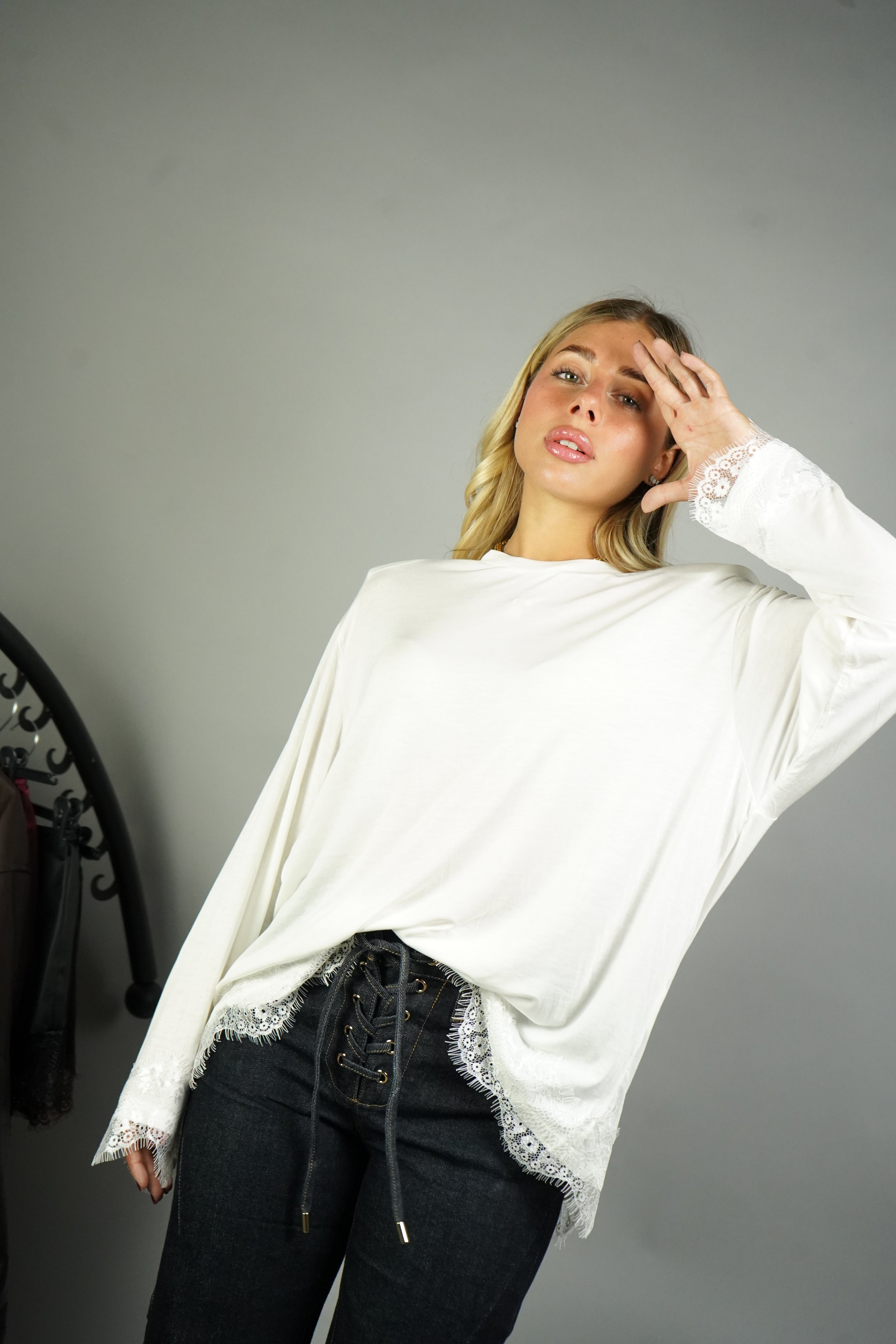 T-SHIRT PIZZO E SPALLINE BIANCA