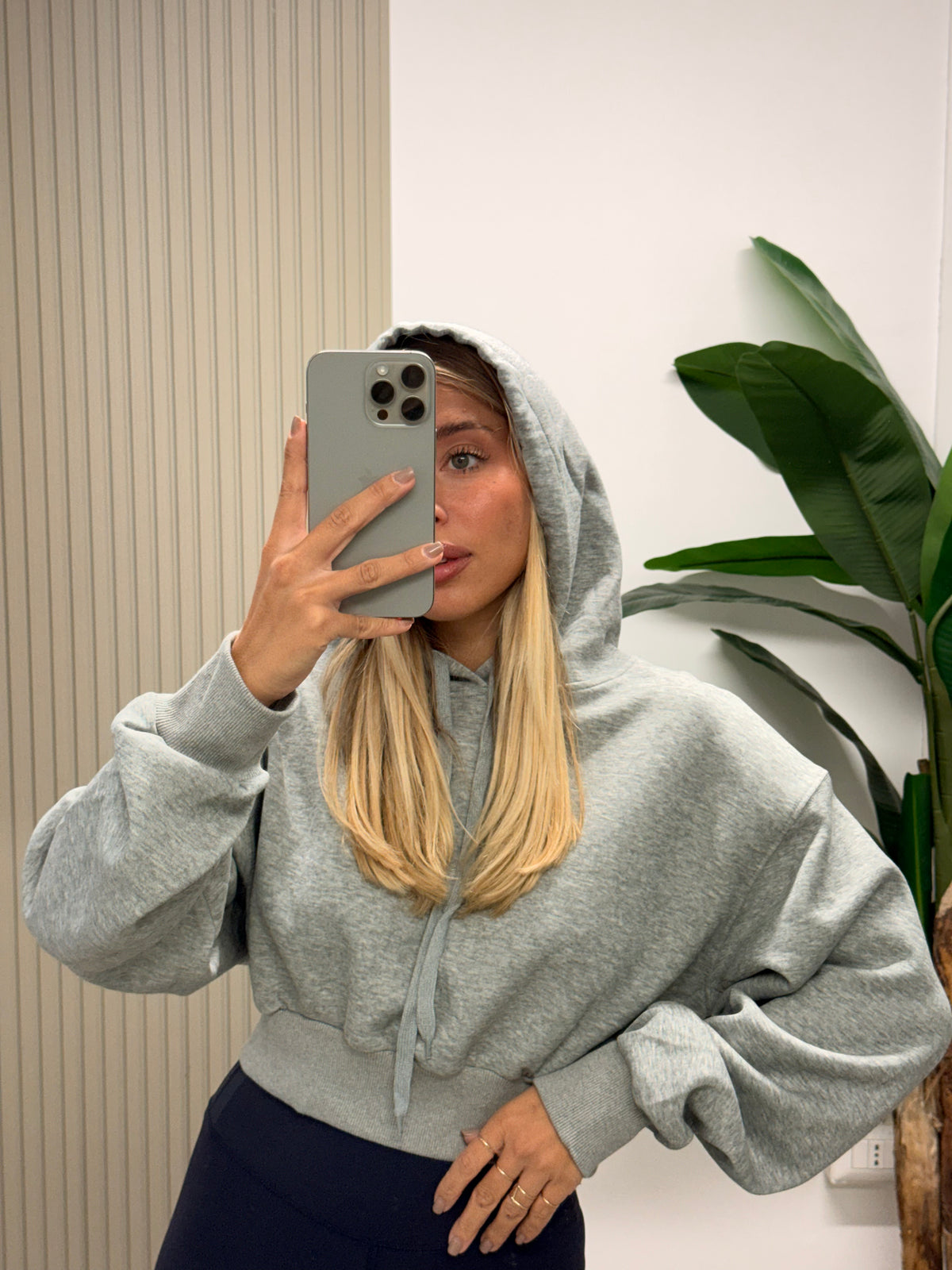 FELPA CROP CON SPALLINE GRIGIA