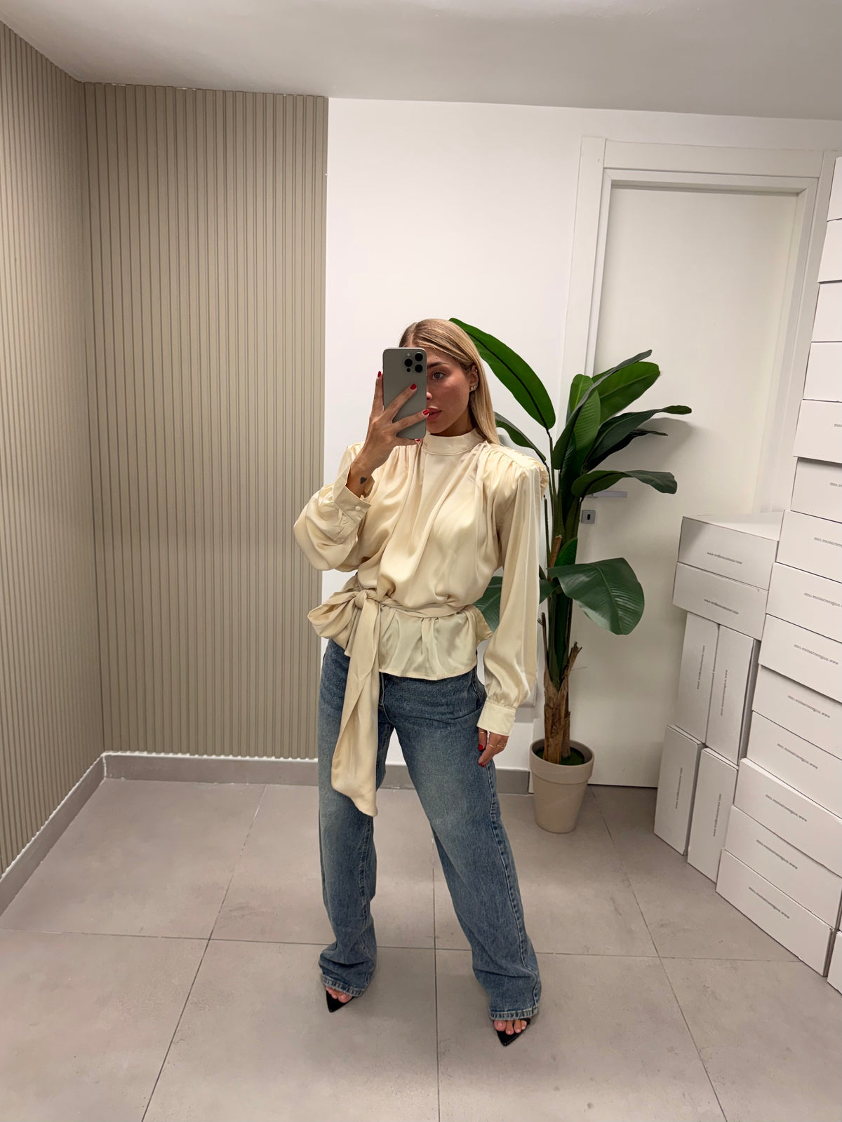 BLUSA IN RASO FIOCCO PANNA