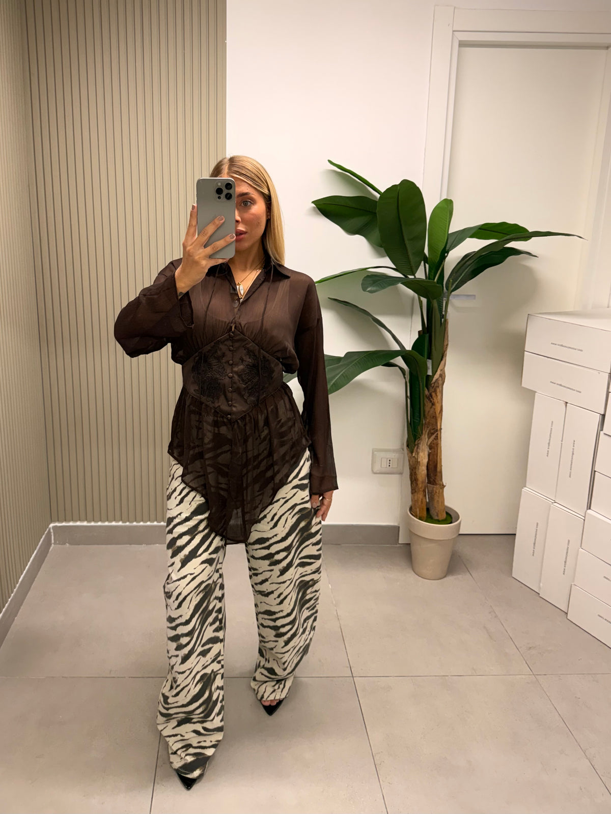 CAMICIA ROMANTICA MARRONE