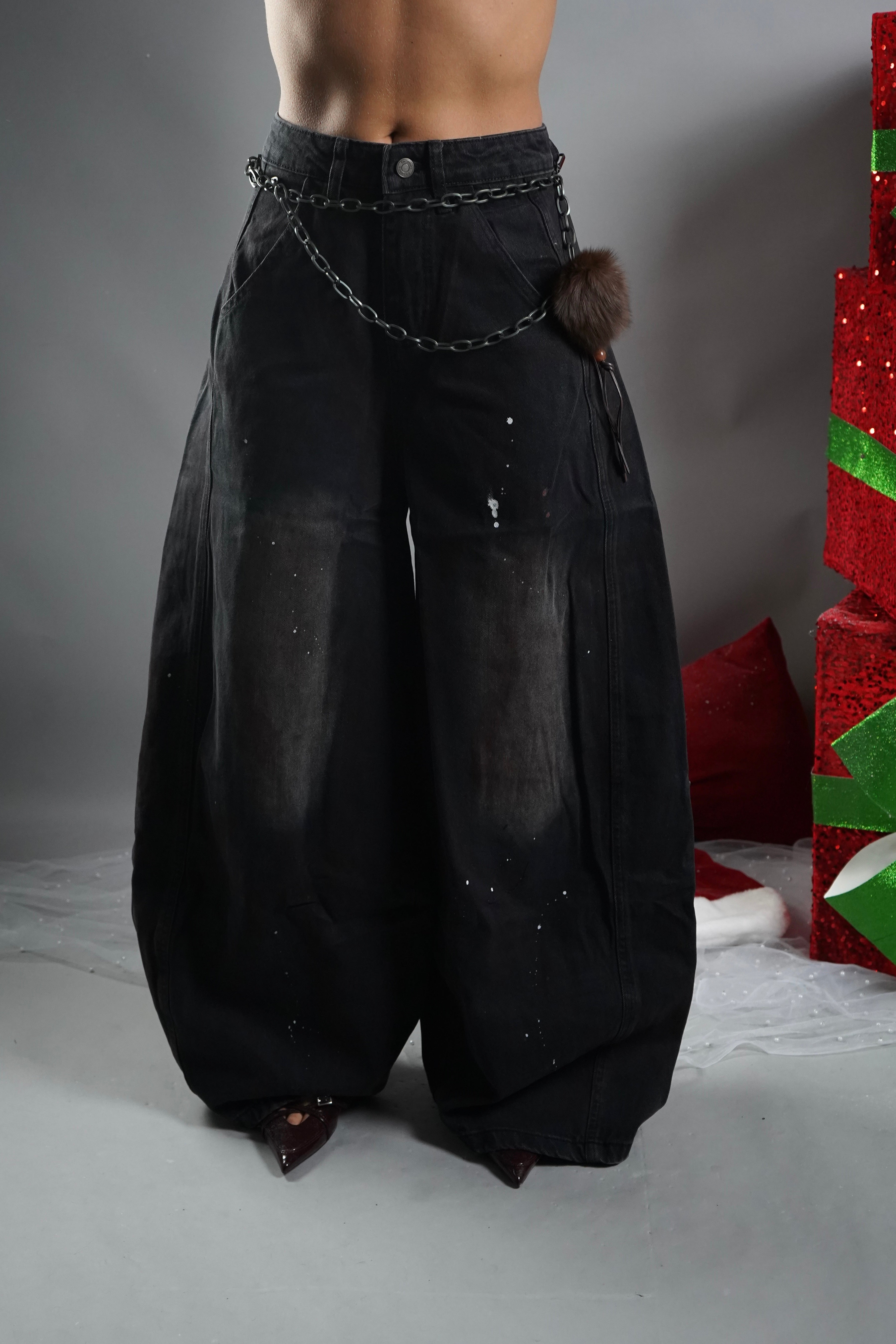 JEANS BALLON NERO CON PITTURA