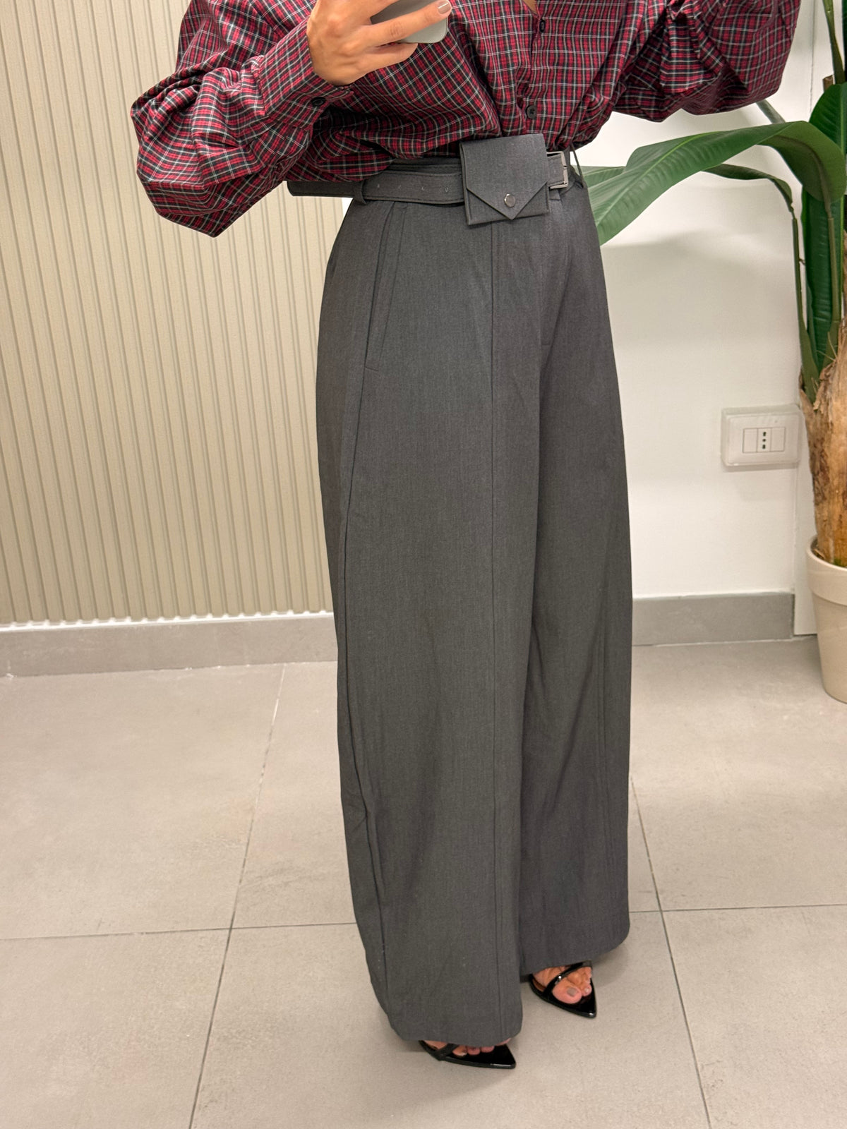 PANTALONE BARRELL CON TASCHINO GRIGIO