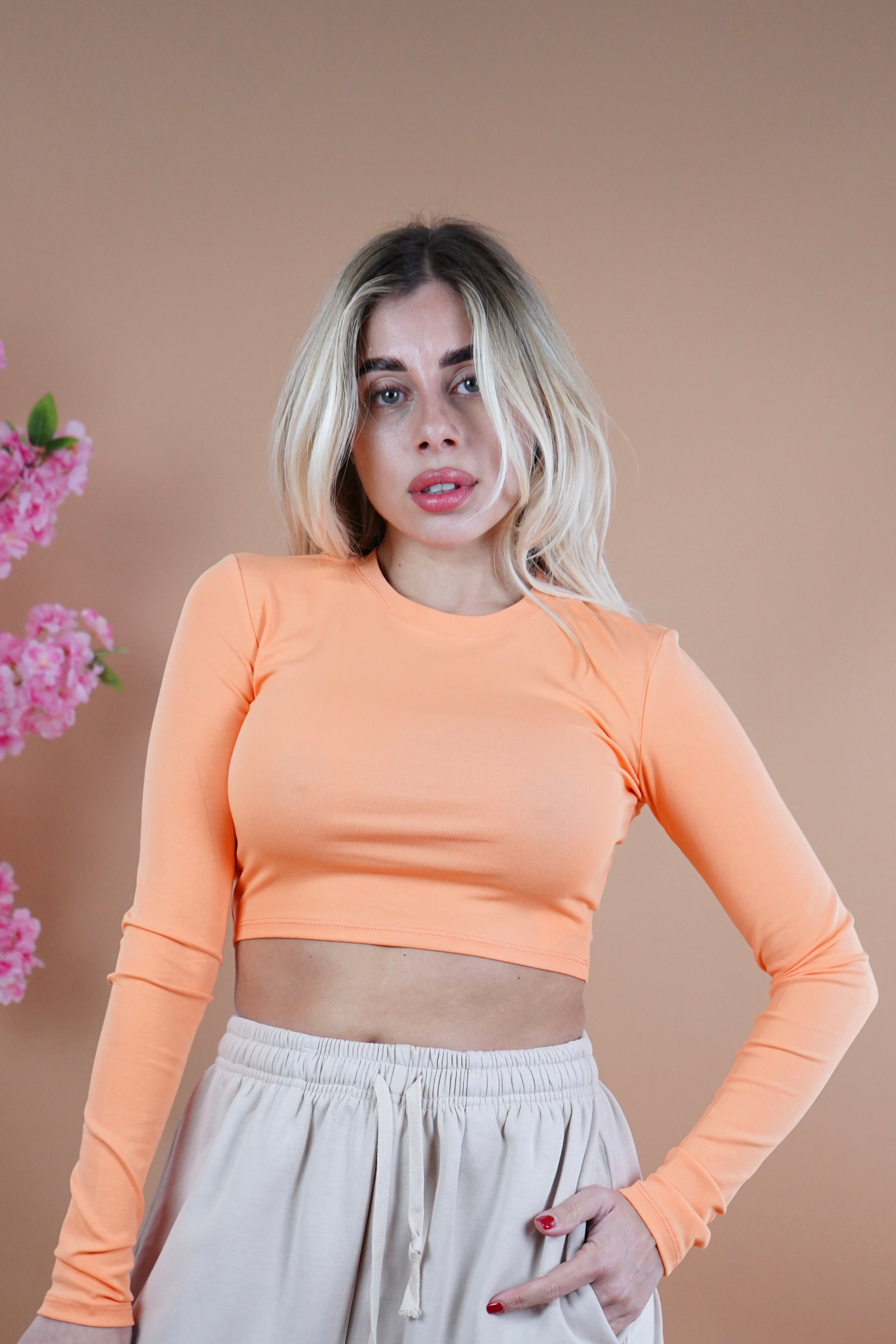T-SHIRT CROP LUMINA ARANCIONE