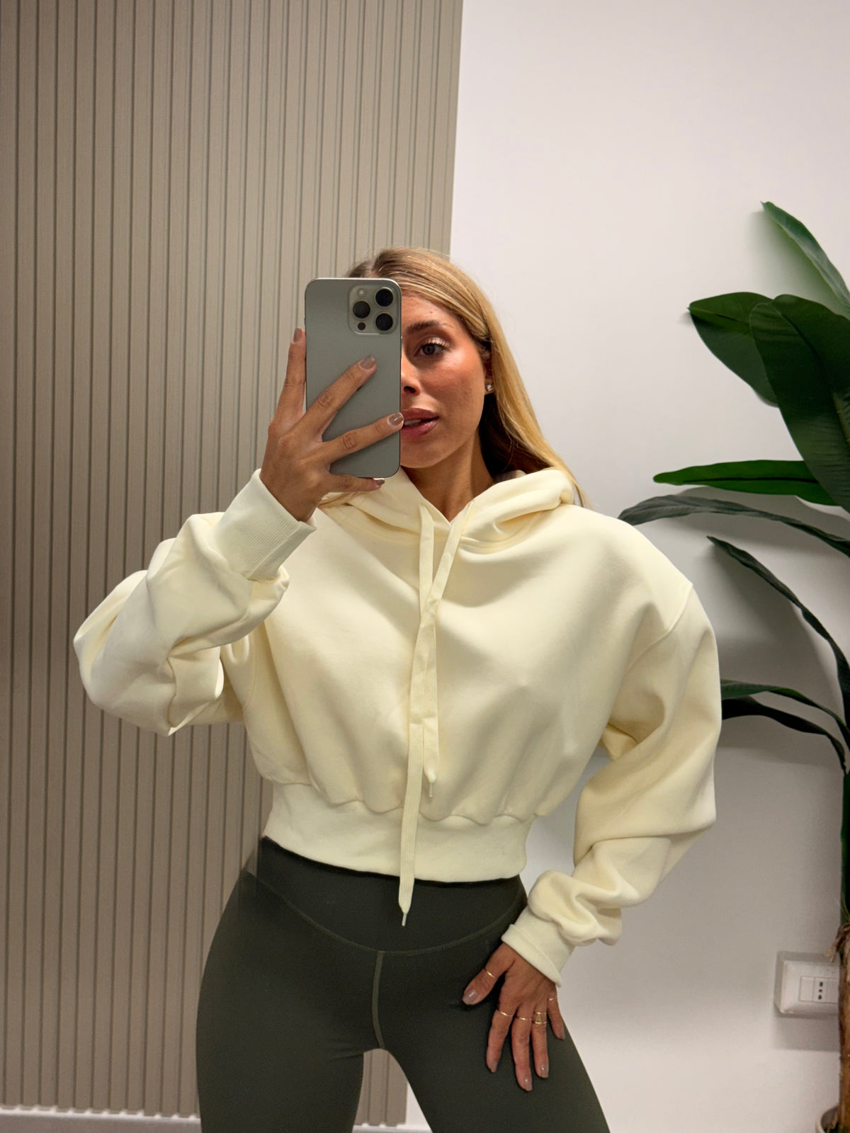 FELPA CROP CON SPALLINE BURRO