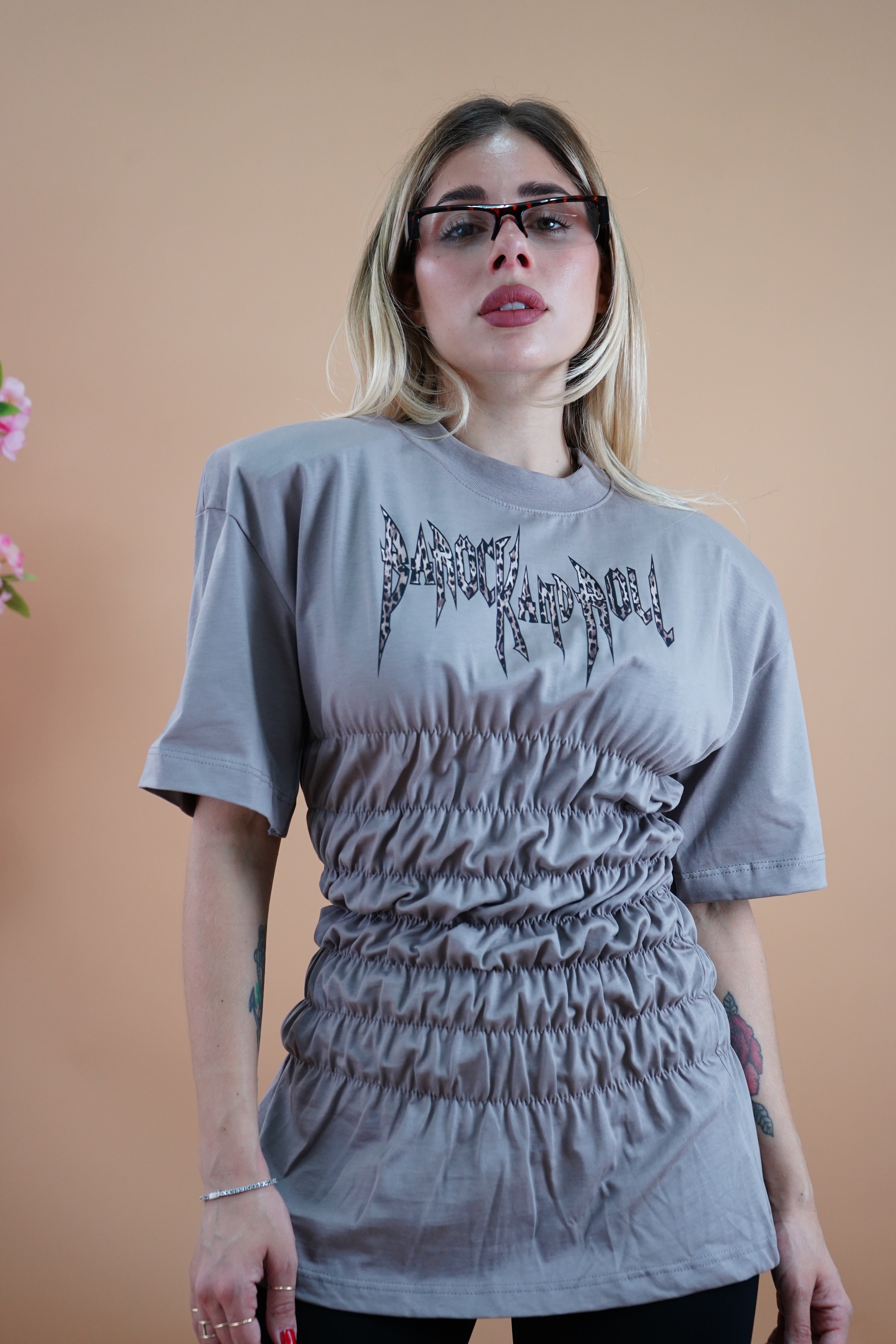 T-SHIRT ROCK ARRICCIATA FANGO E NERA
