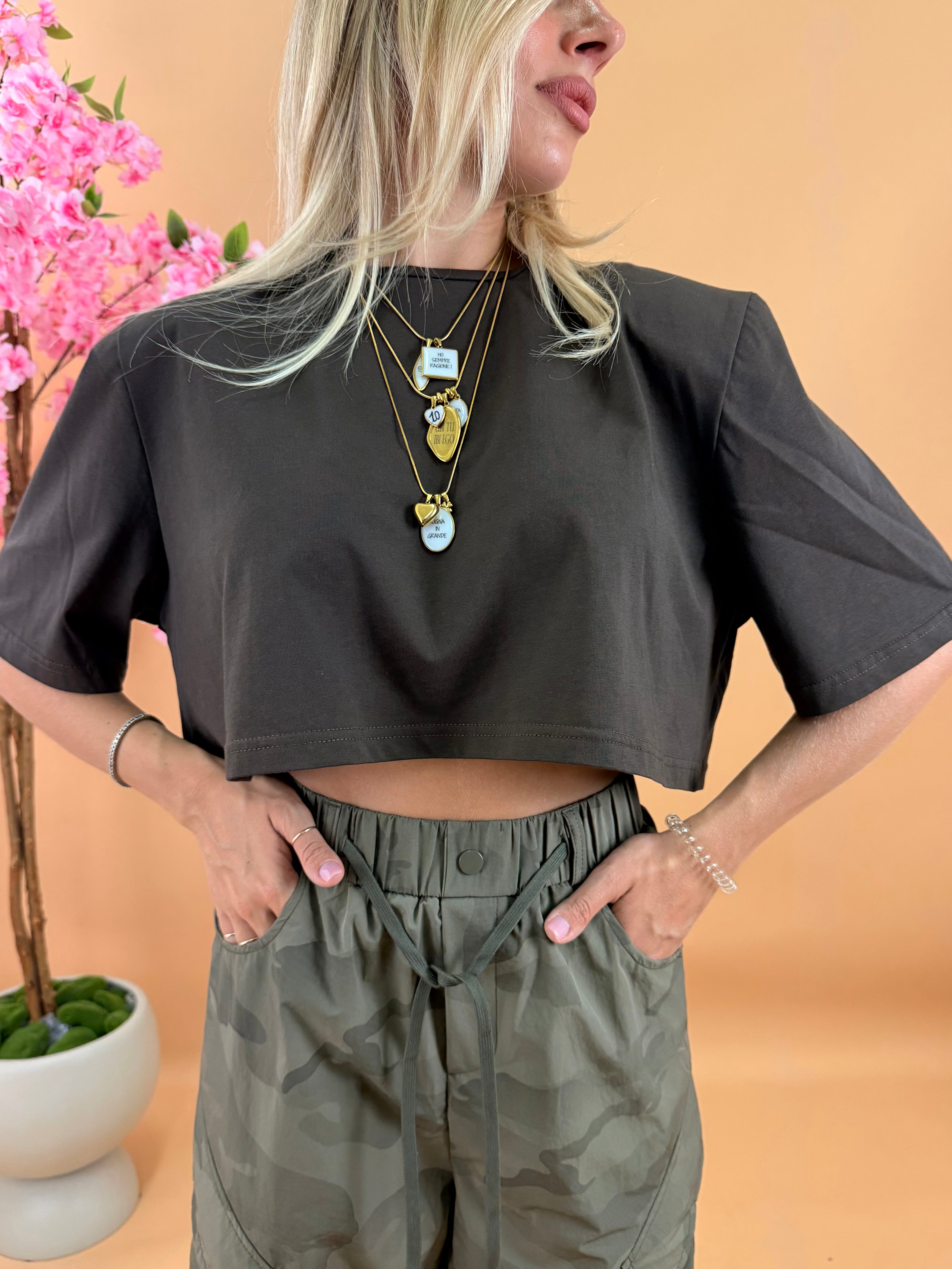 T-SHIRT CROPPED SPALLINA MARRONE