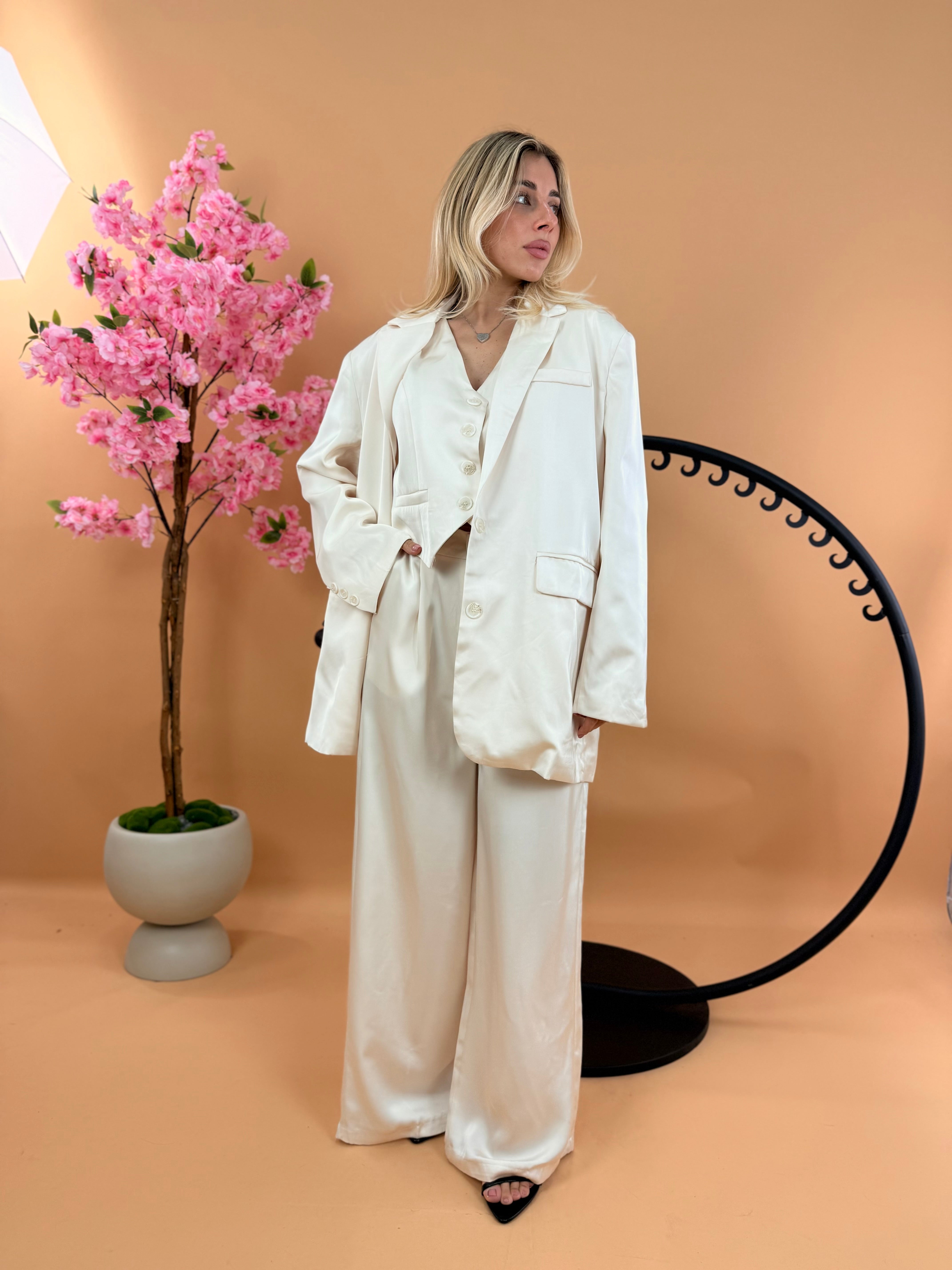 TAILLEUR SATIN TRE PEZZI PANNA