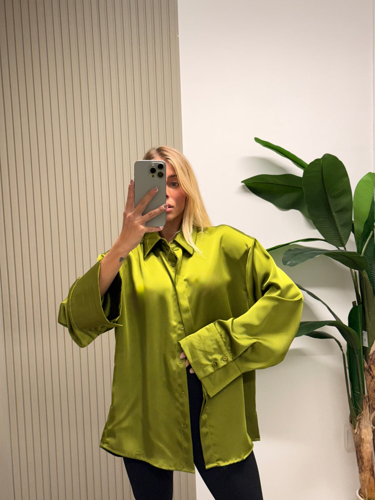 CAMICIA SATIN CON SPALLINE VERDE