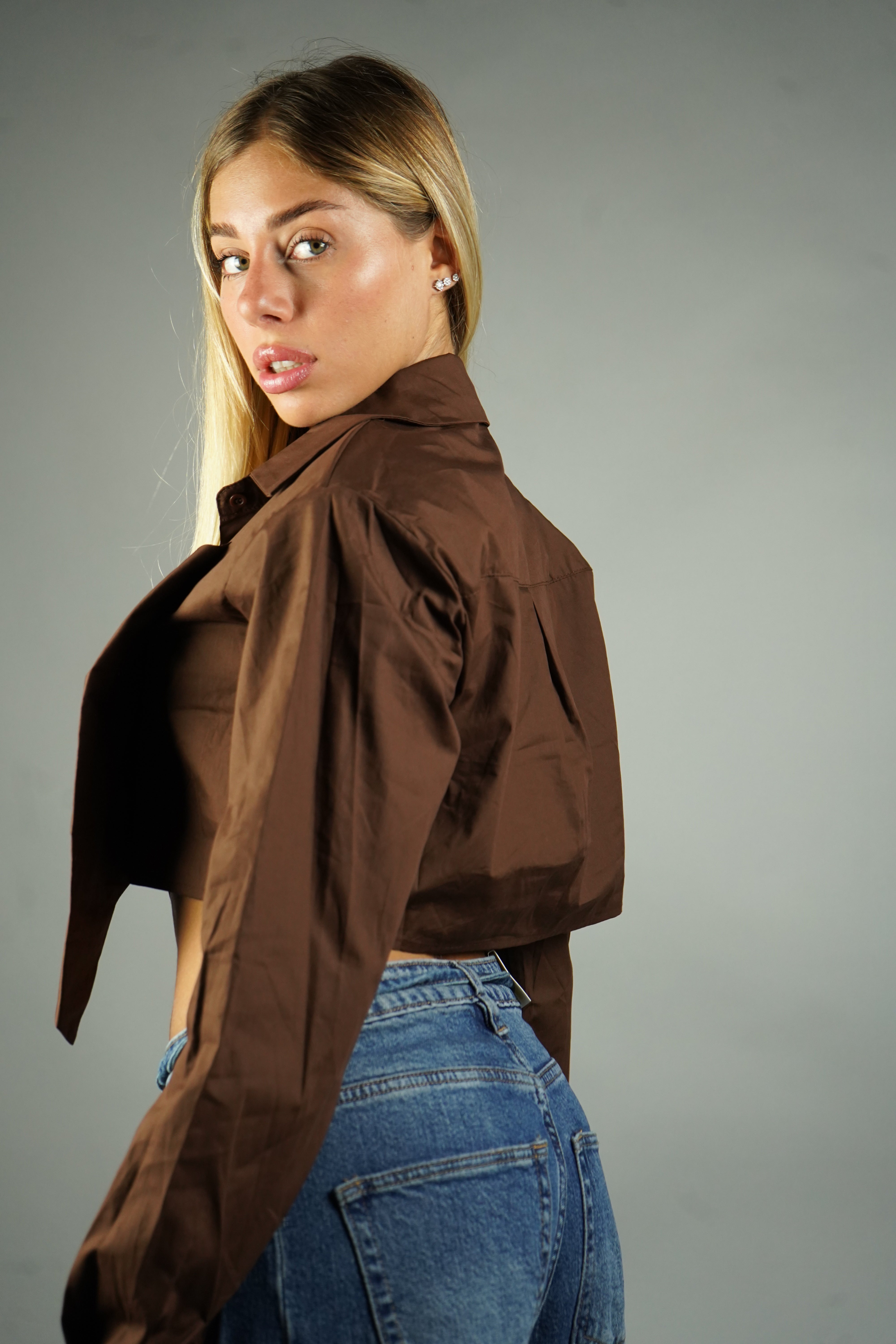 CAMICIA CROP FIOCCO MARRONE