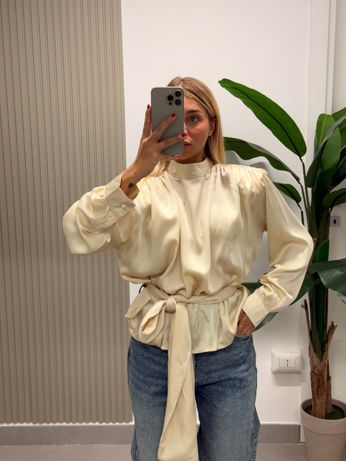 BLUSA IN RASO FIOCCO PANNA