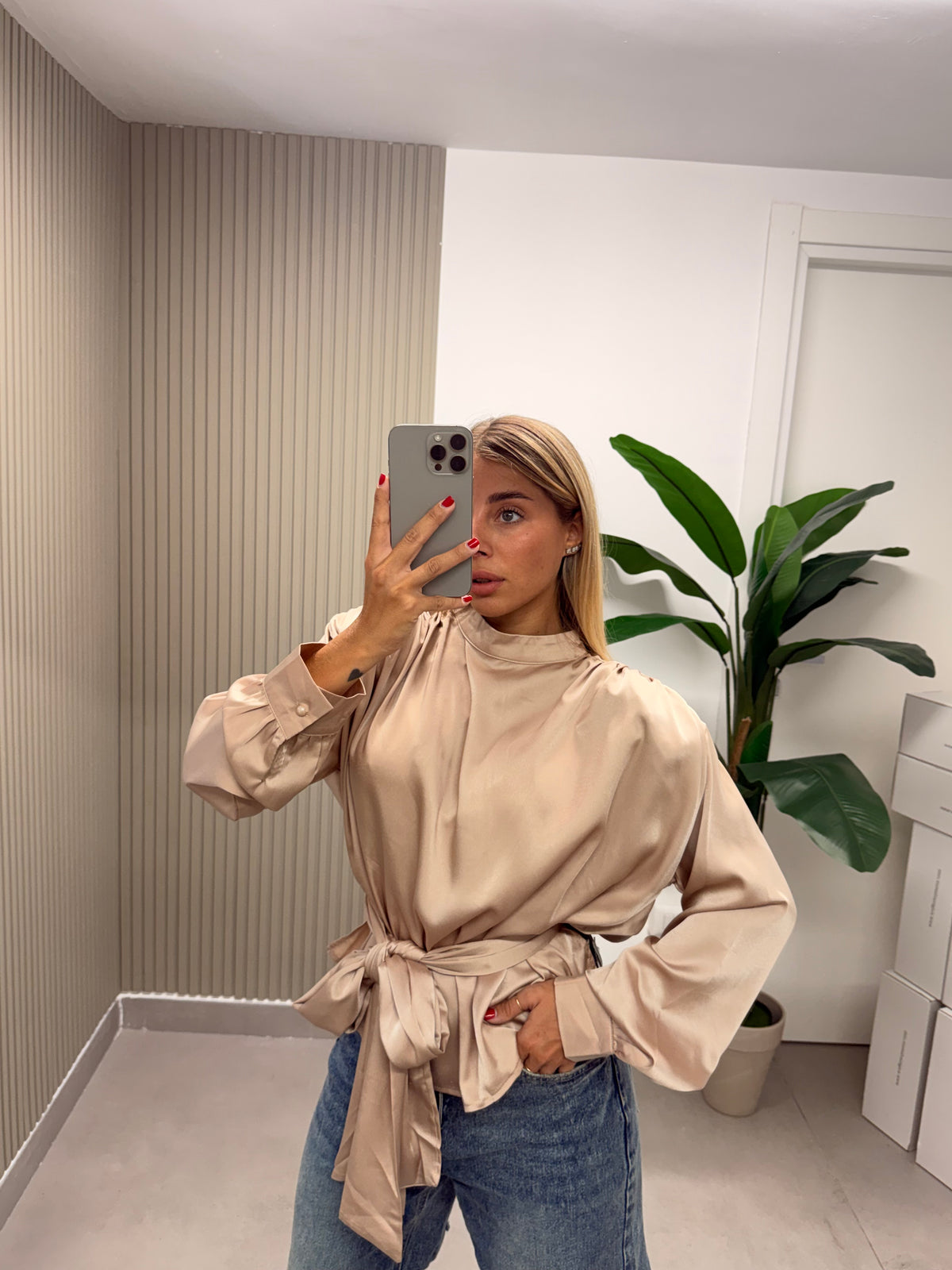 BLUSA IN RASO FIOCCO BEIGE
