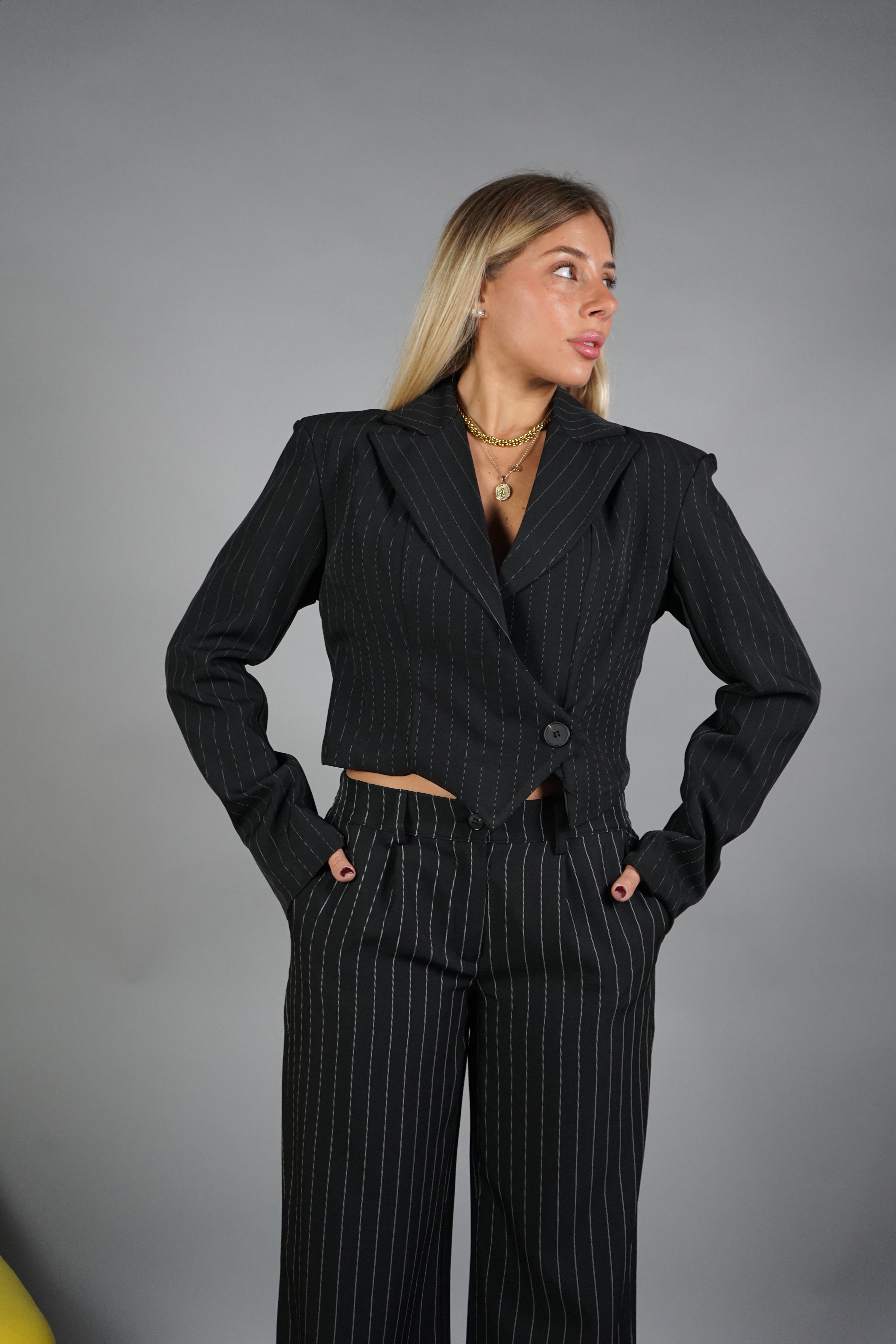 TAILLEUR GESSATO CROP NERO