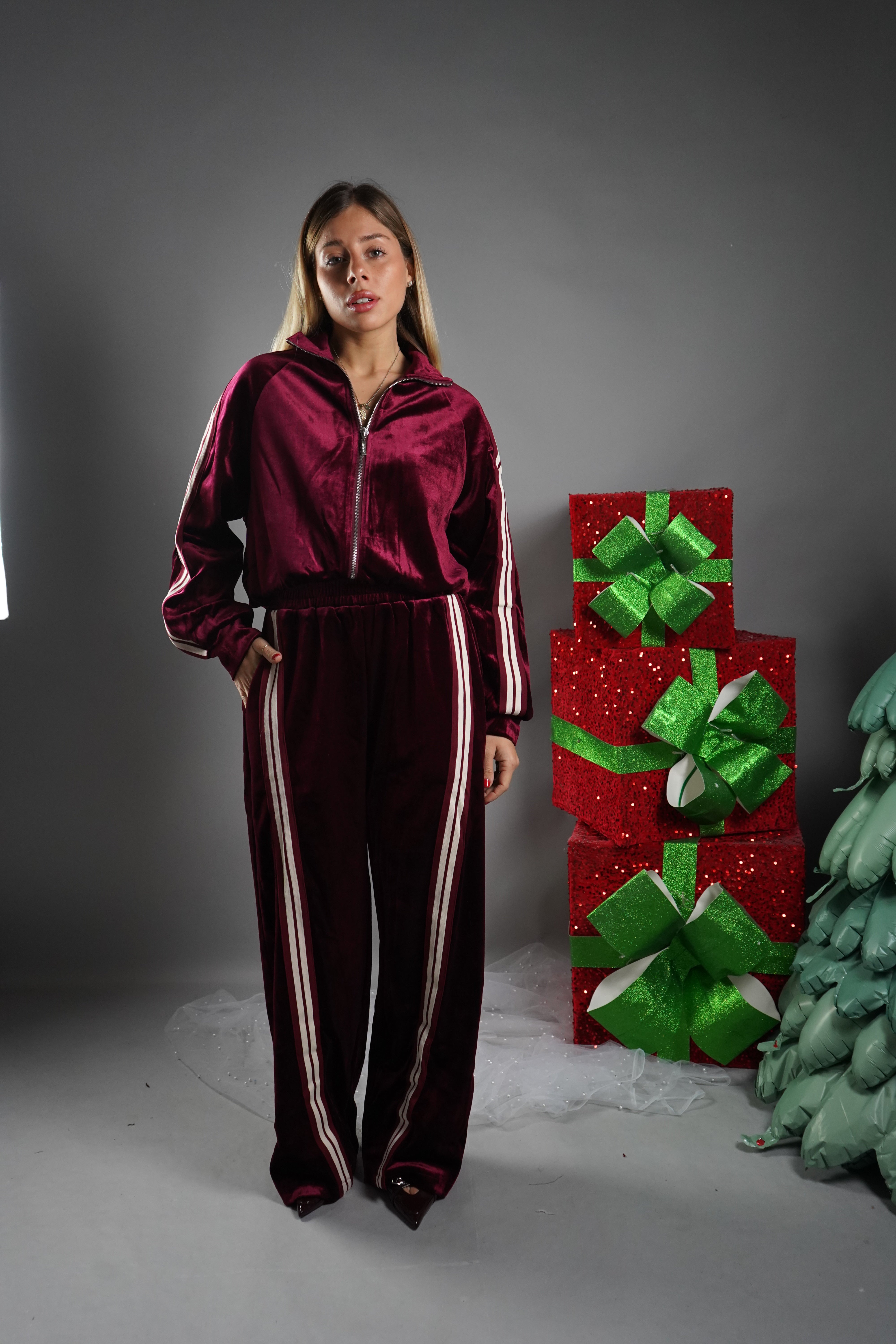 TUTA VELLUTO BORDEAUX