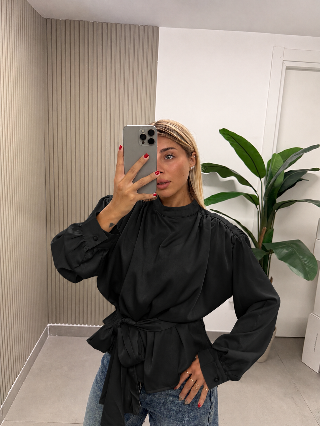 BLUSA IN RASO FIOCCO NERO