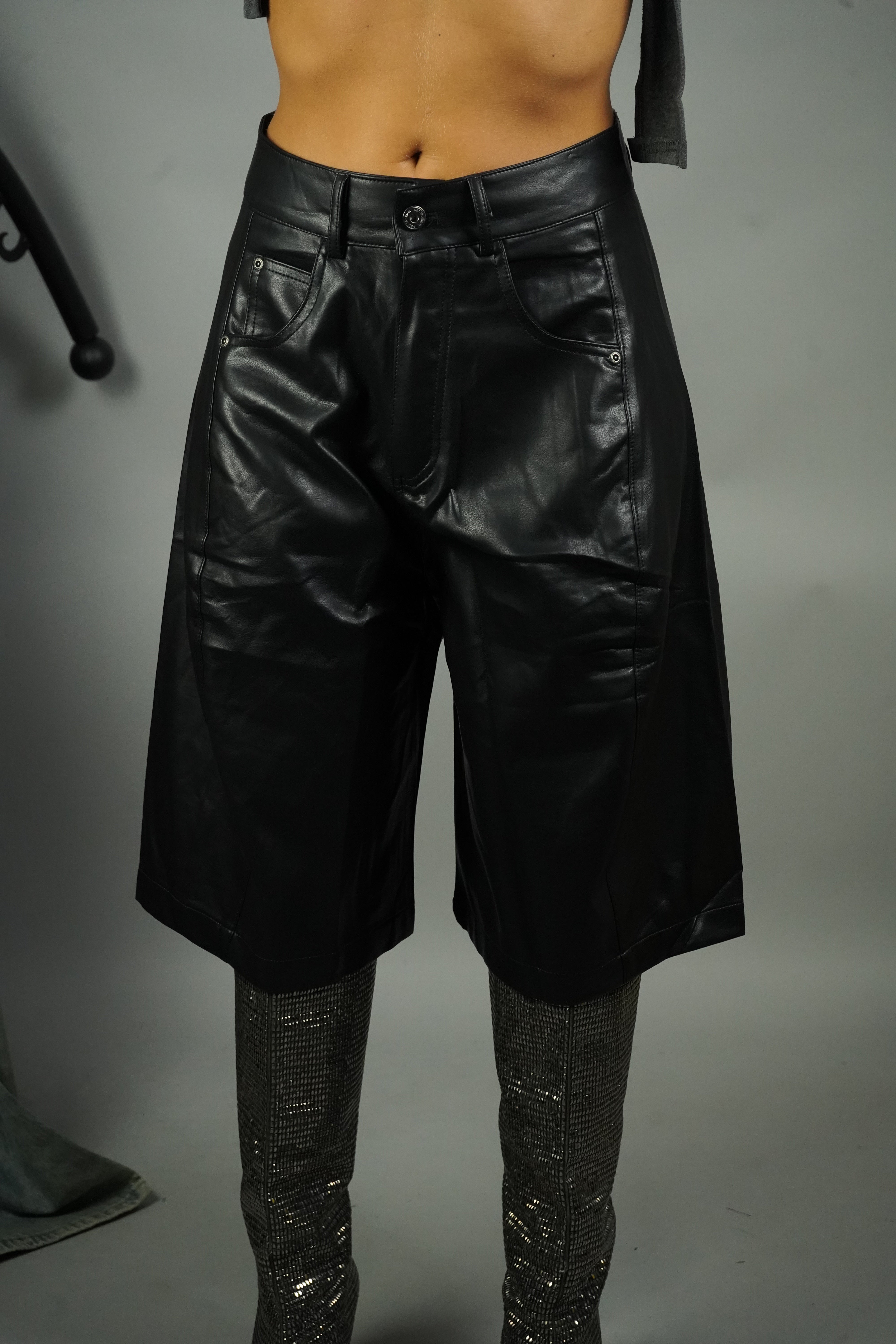BERMUDA ECOPELLE BAGGY NERO