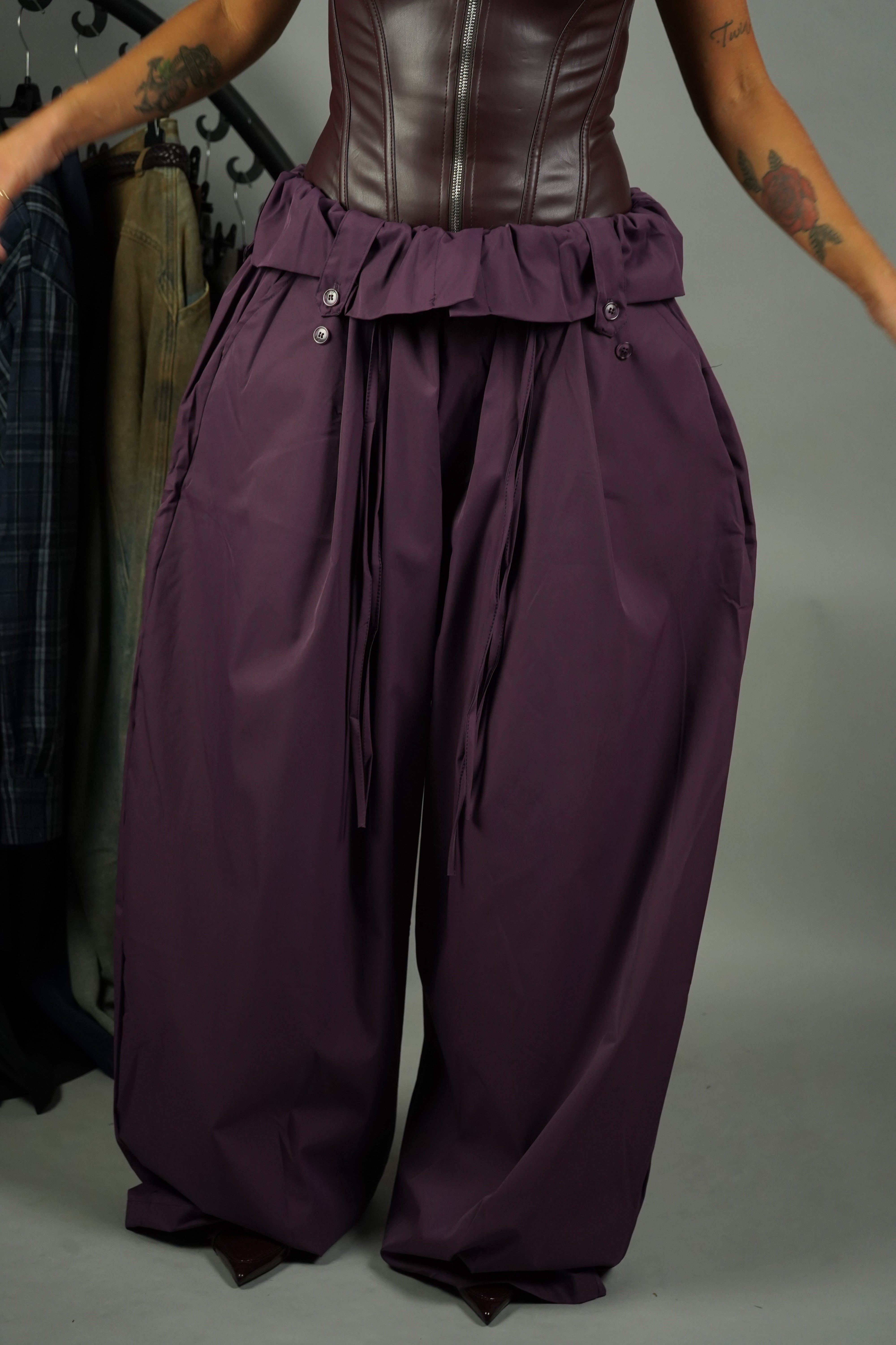 PANTALONE BALLON CON ARRICCIO PRUGNA